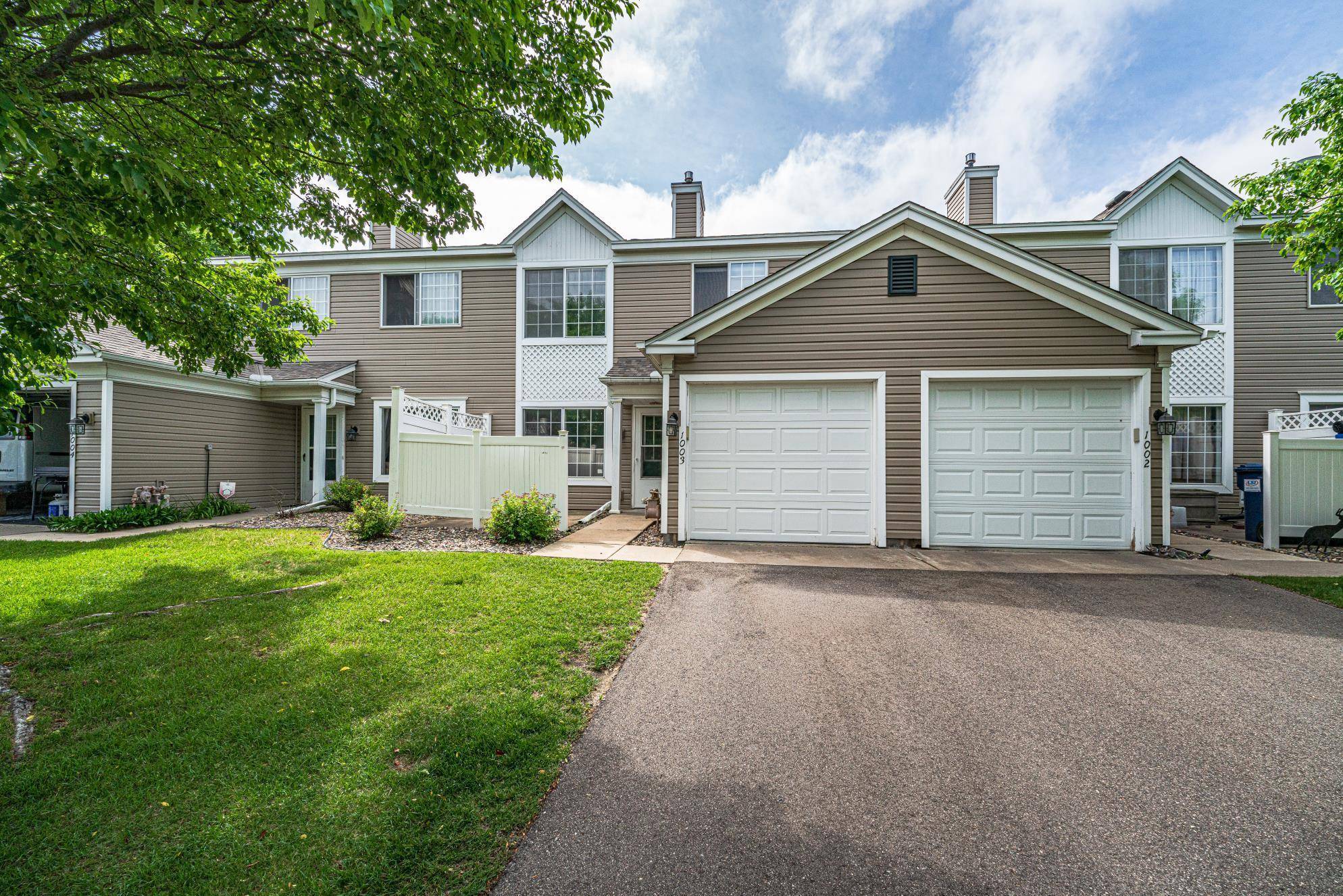 2005 Southcross DR W #1003, Burnsville, MN 55306