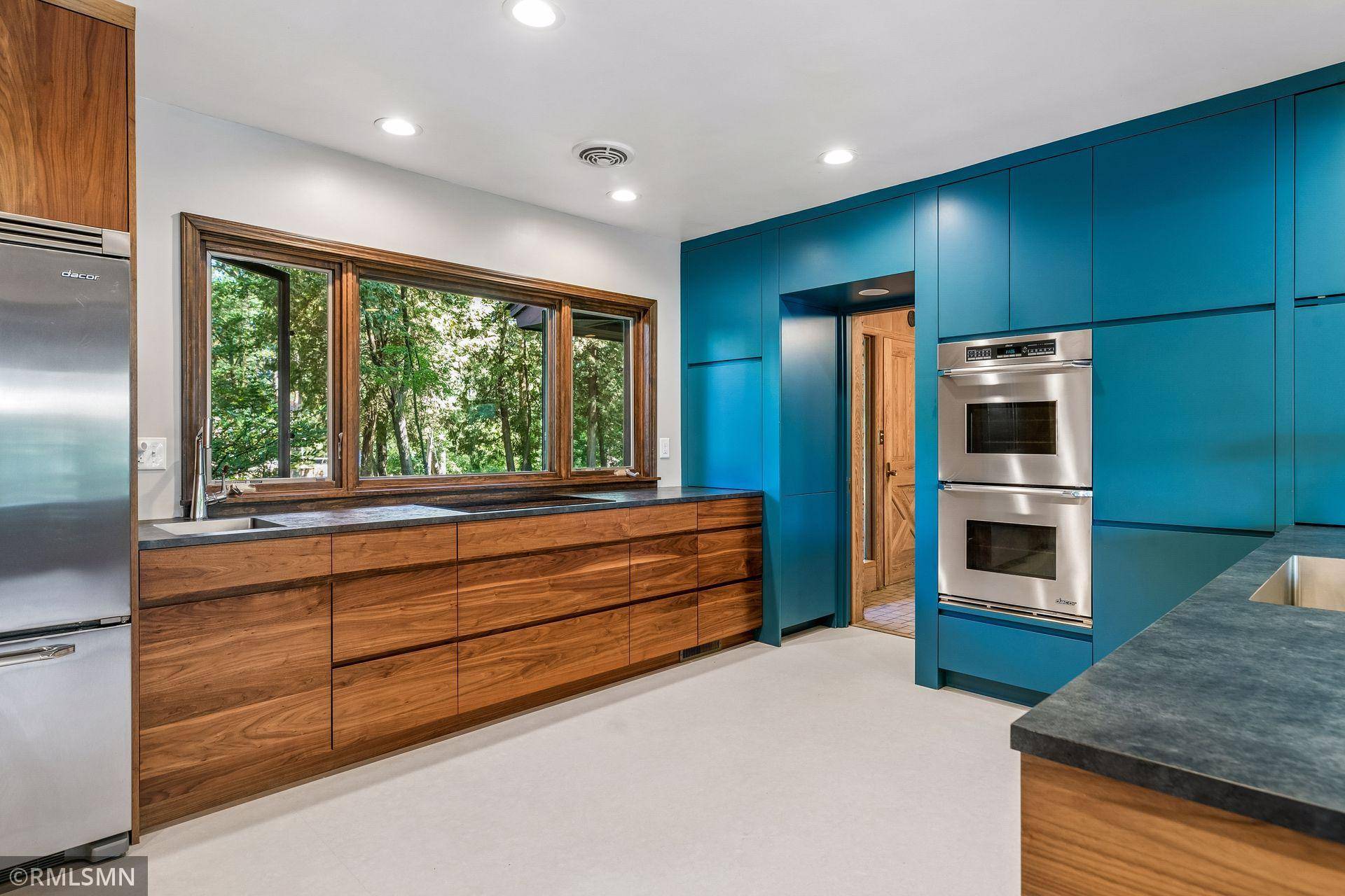 45 Evergreen RD, Dellwood, MN 55110