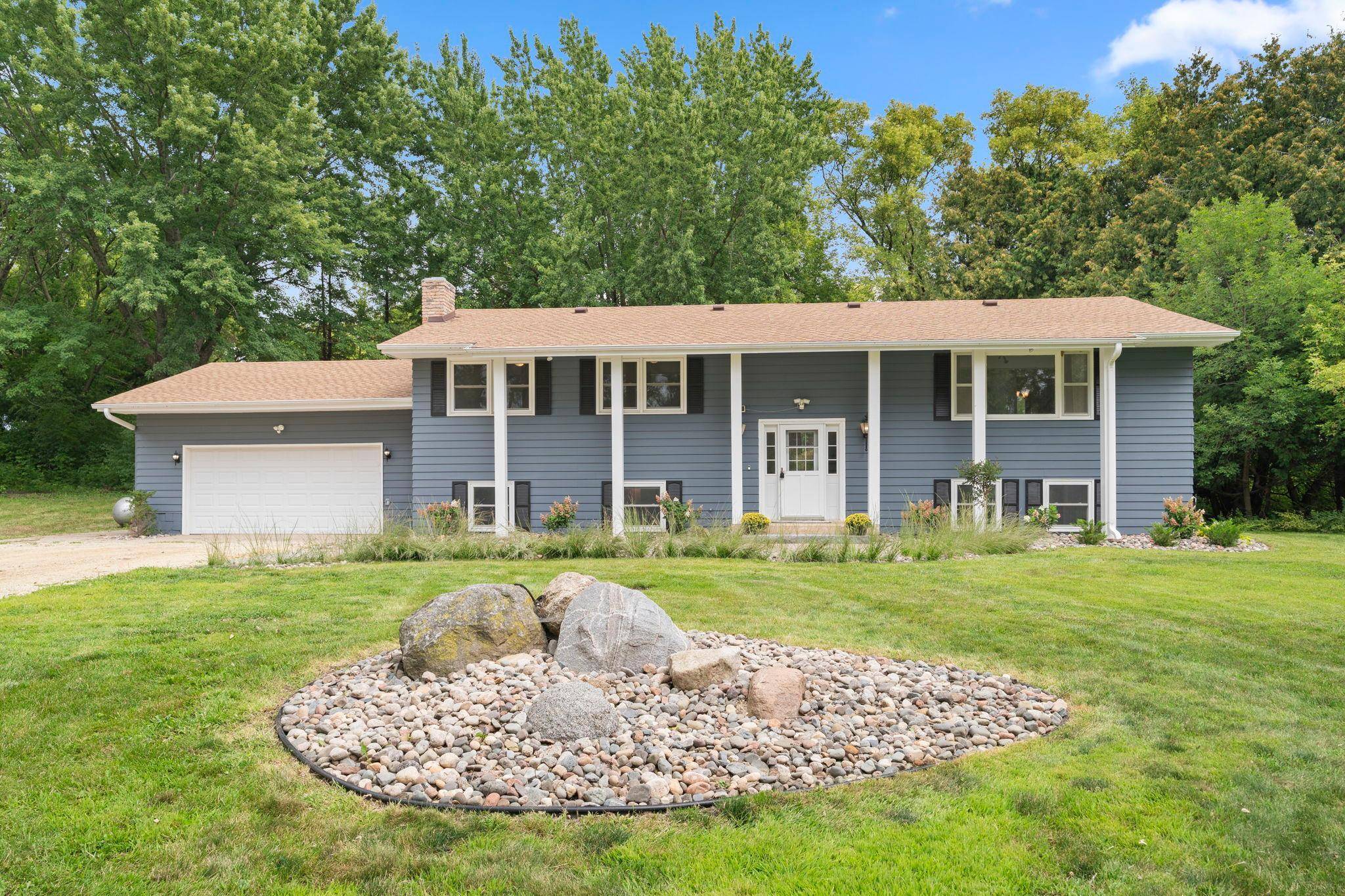 26250 Ipava AVE, Lakeville, MN 55044