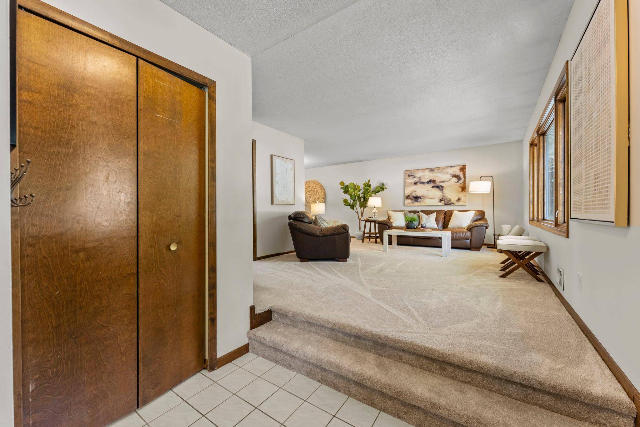 7181 Steepleview RD, Woodbury, MN 55125