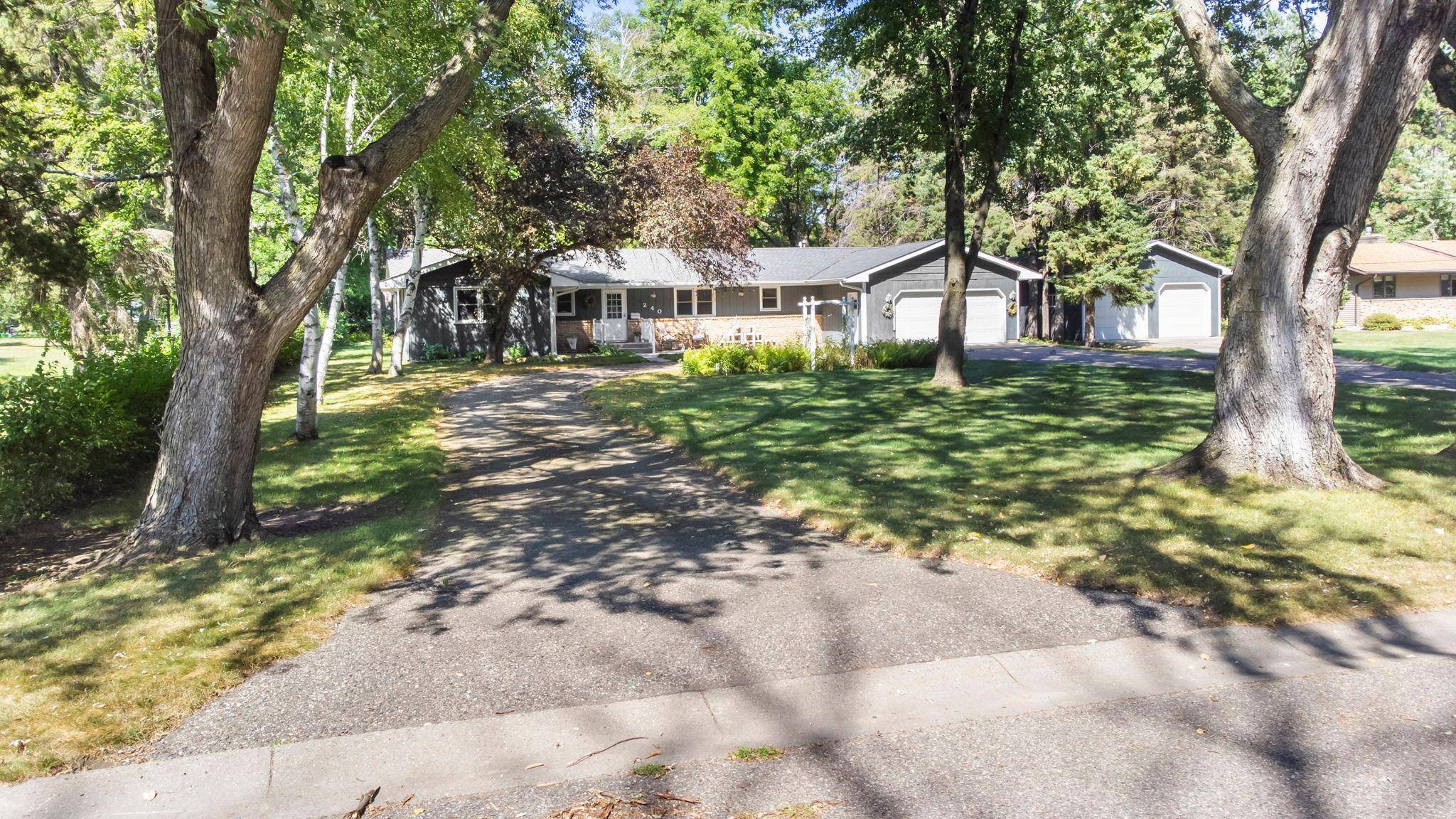 240 Pine CIR, Annandale, MN 55302