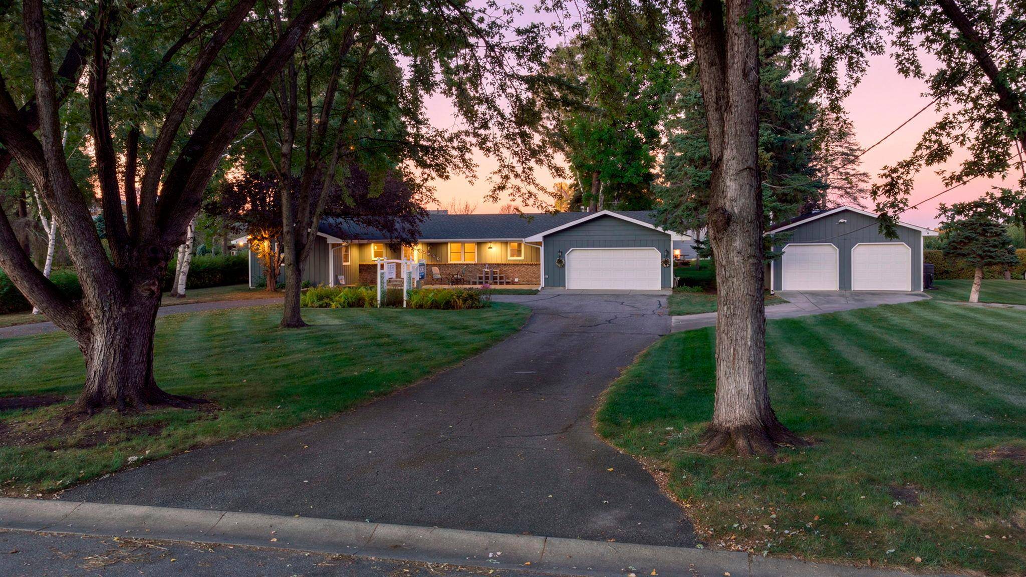 240 Pine CIR, Annandale, MN 55302
