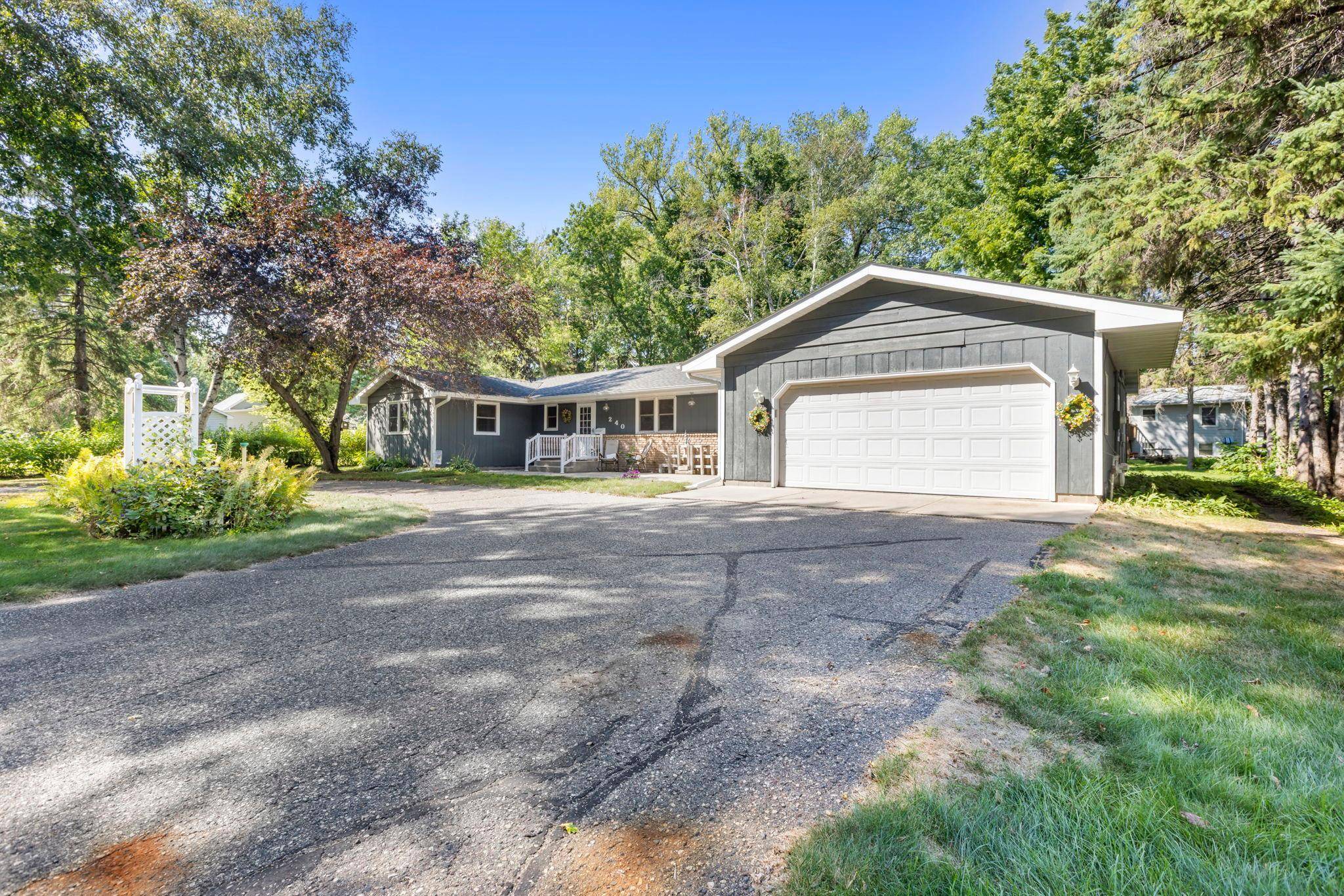 240 Pine CIR, Annandale, MN 55302