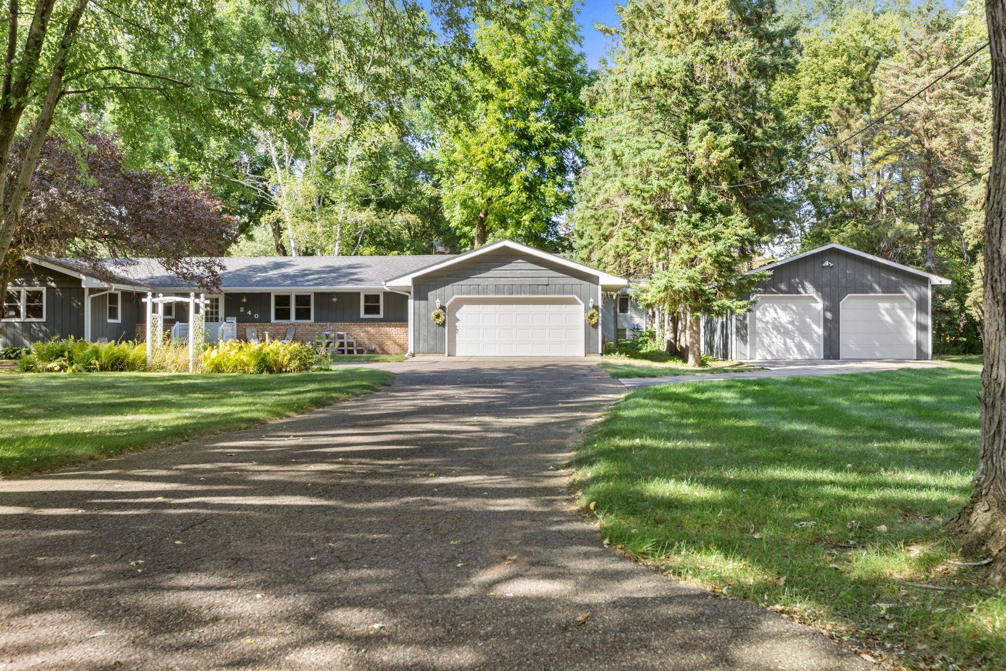 240 Pine CIR, Annandale, MN 55302