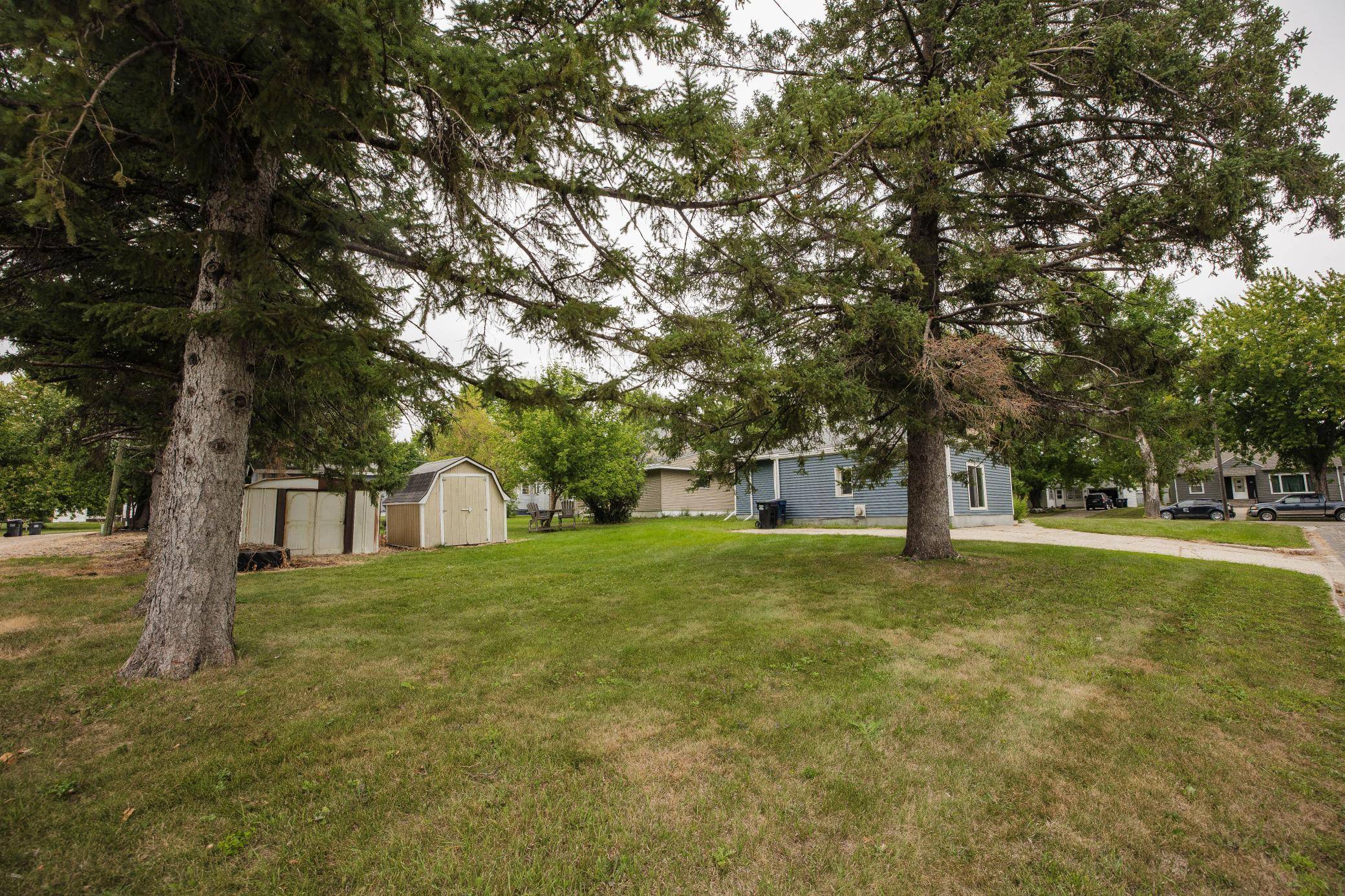 22 S California AVE, Morris, MN 56267