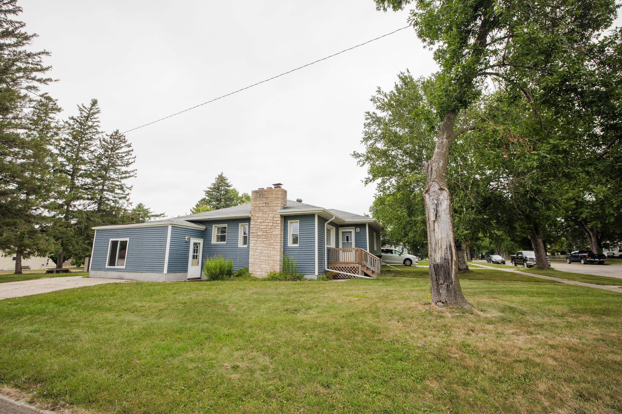 22 S California AVE, Morris, MN 56267
