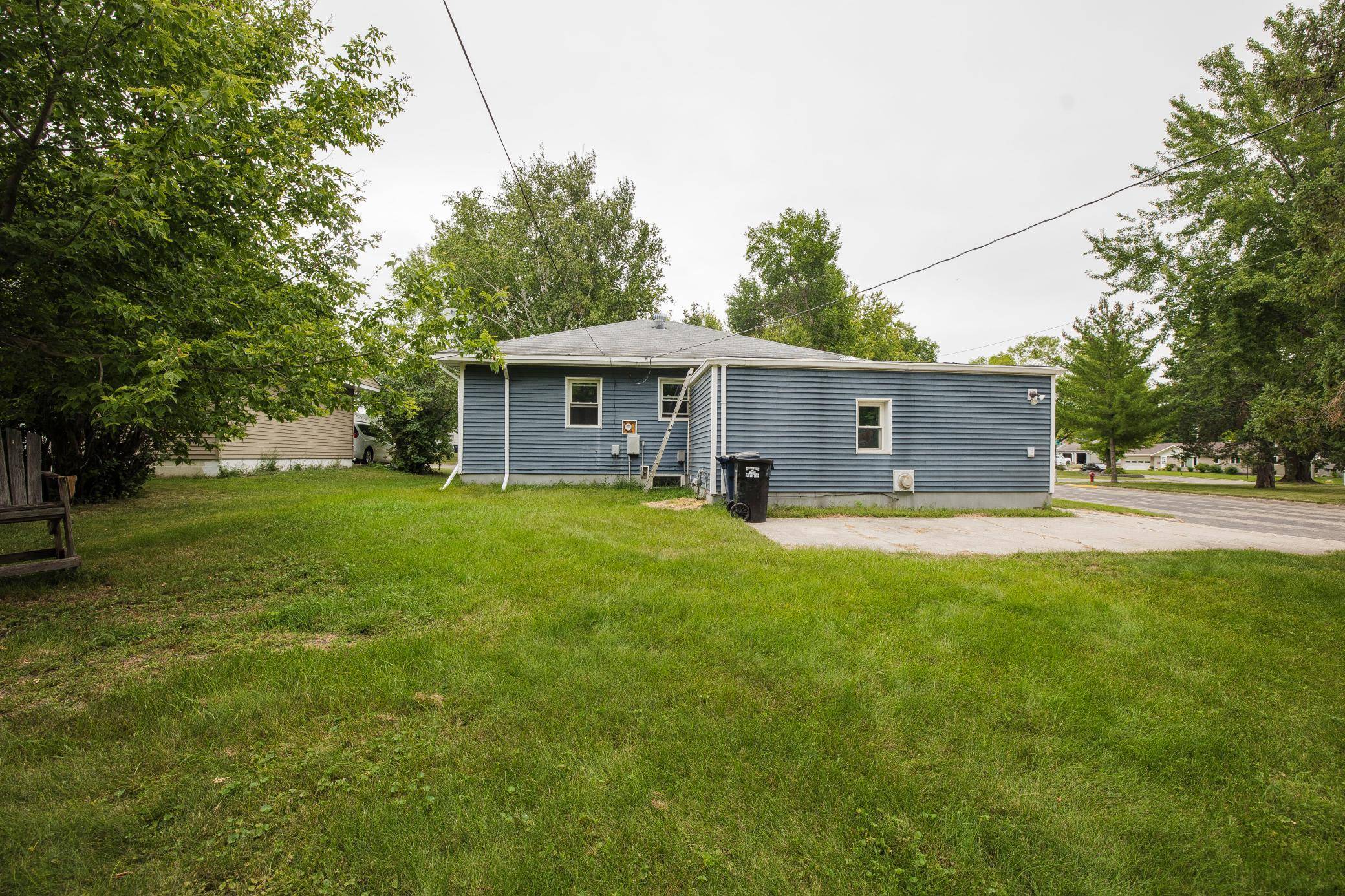 22 S California AVE, Morris, MN 56267