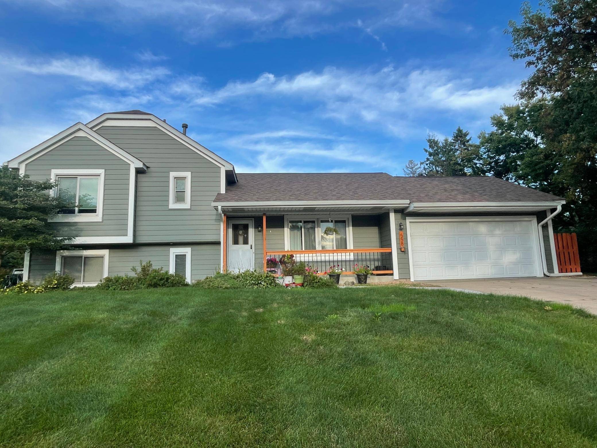 558 Hyde AVE N, Mahtomedi, MN 55115