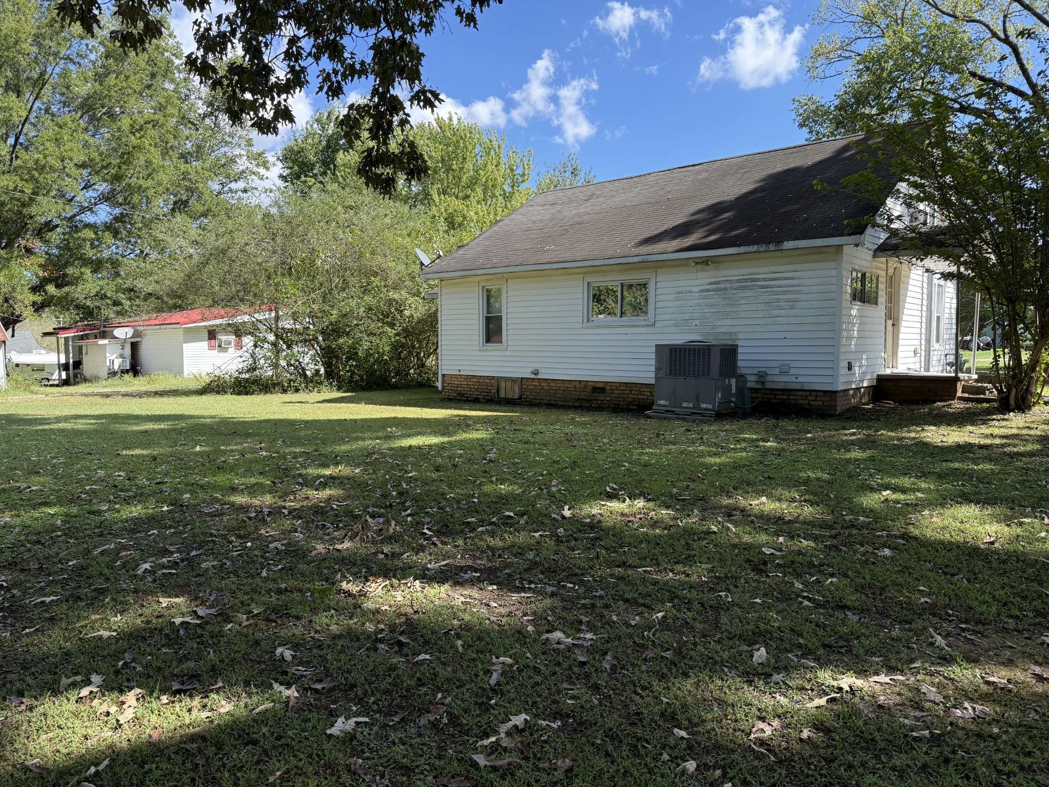 21625 Seminary St, Hollow Rock, TN 38342