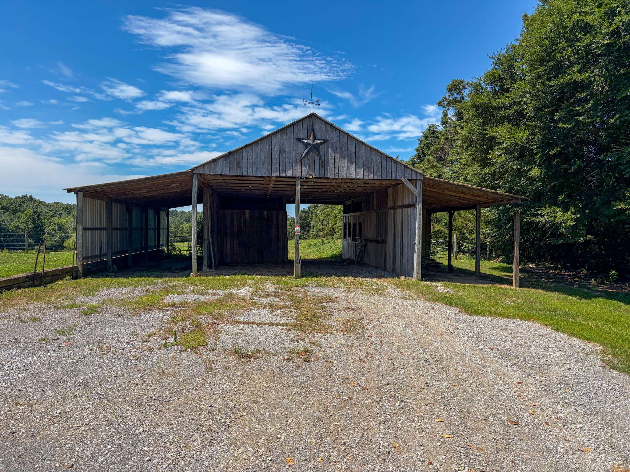 285 Calvert Ridge Rd, Westmoreland, TN 37186