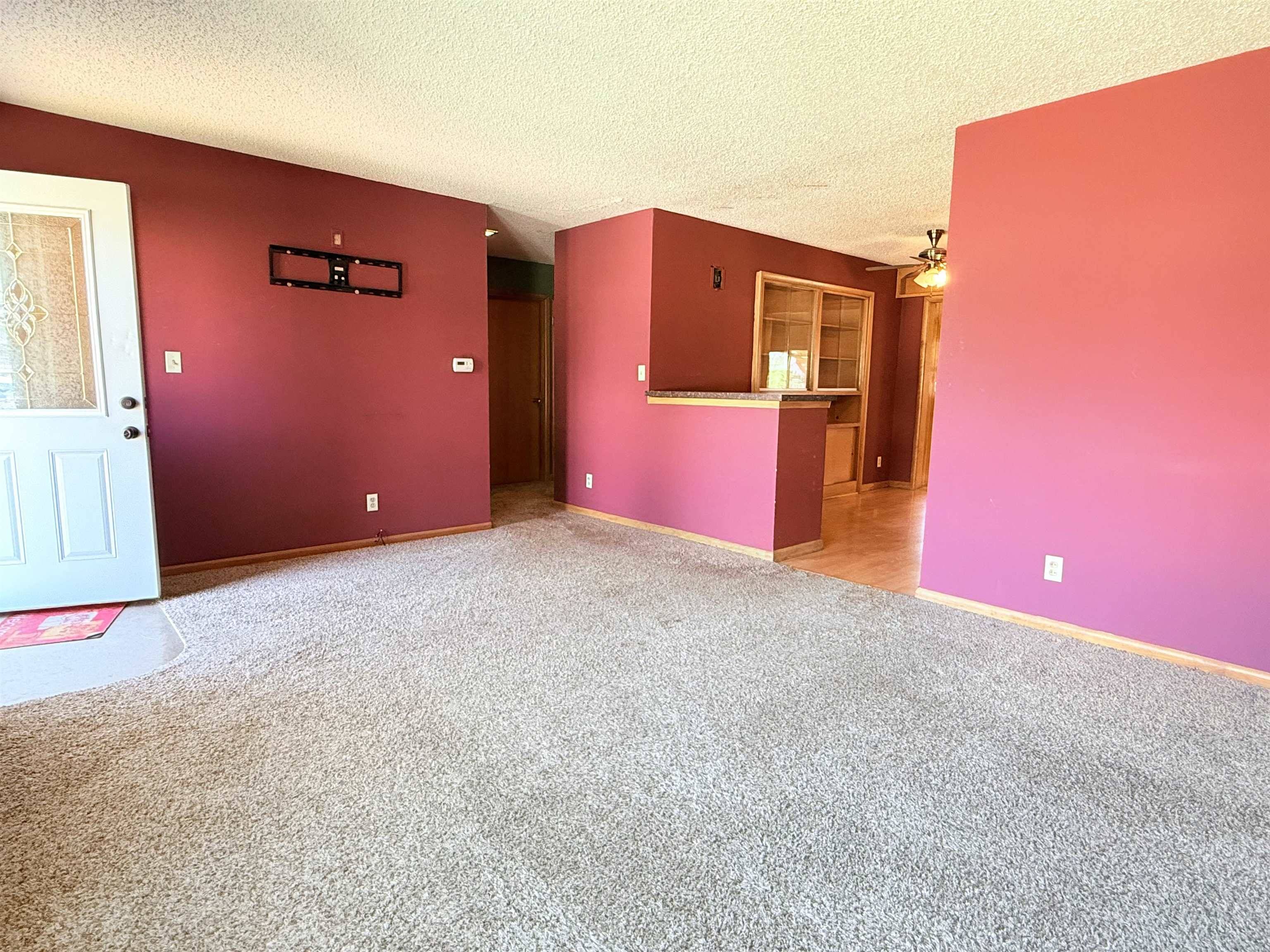207 E 2nd St., Hillsboro, KS 67063