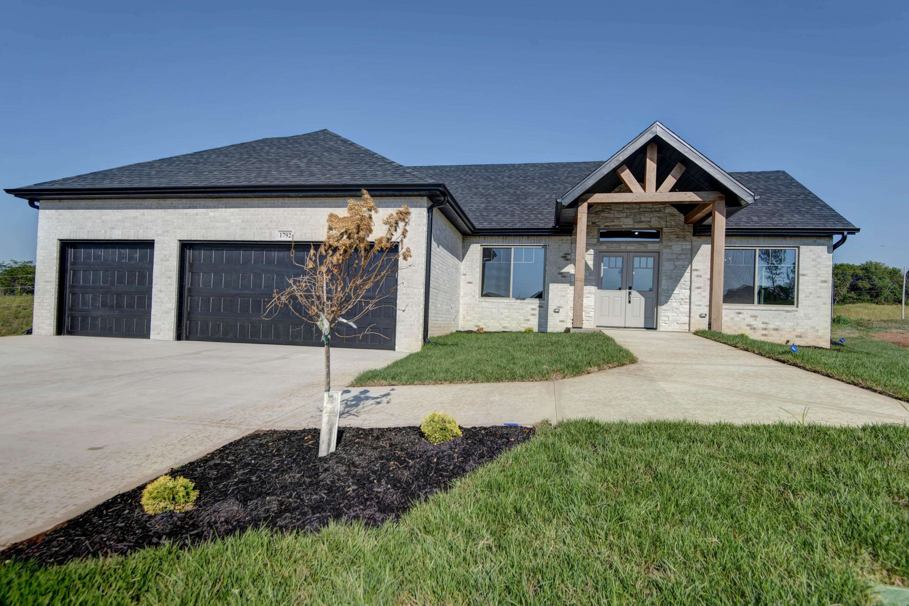 1792 W Seagrave CIR, Springfield, MO 65810