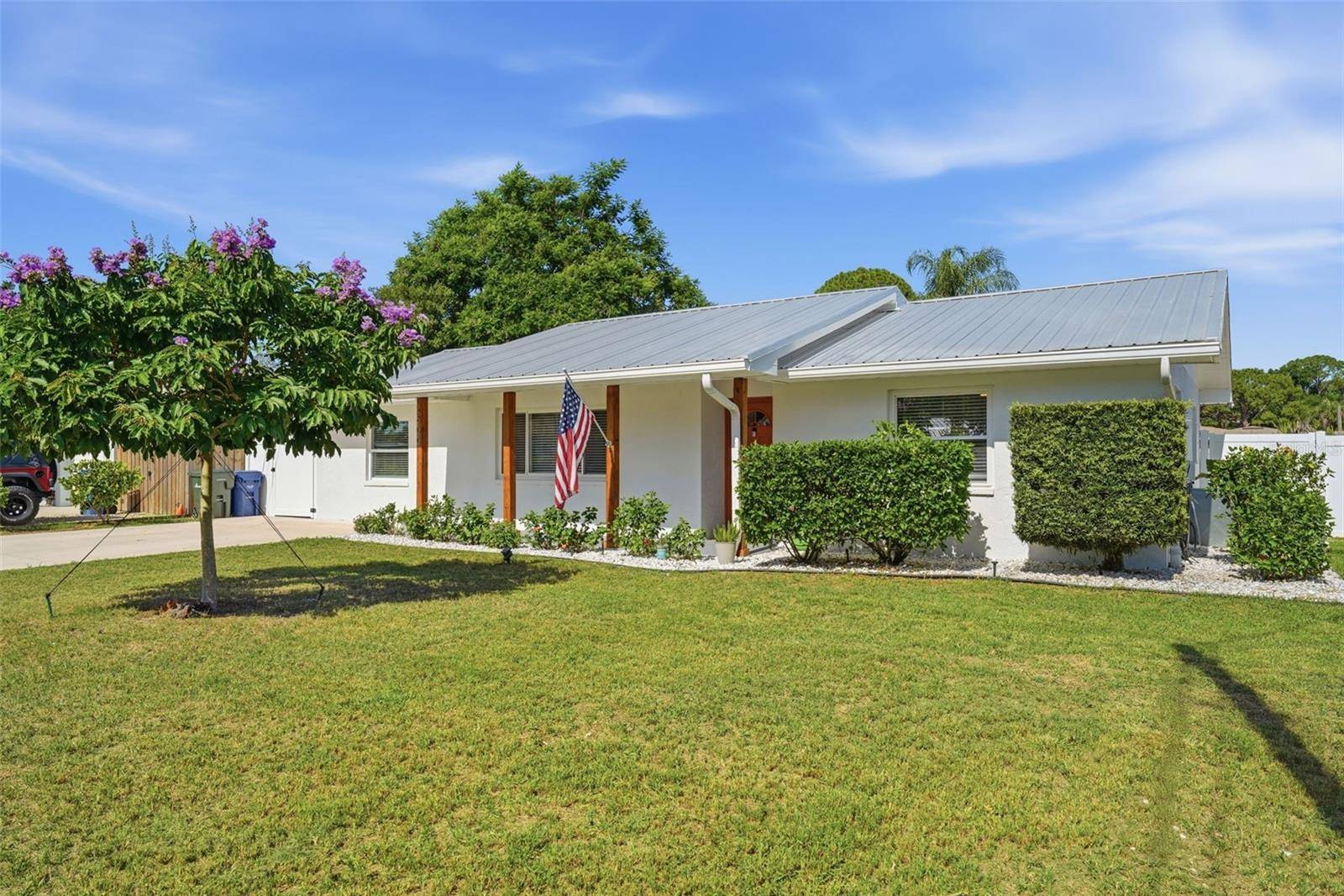 2600 CAMBRIDGE DR, Sarasota, FL 34232
