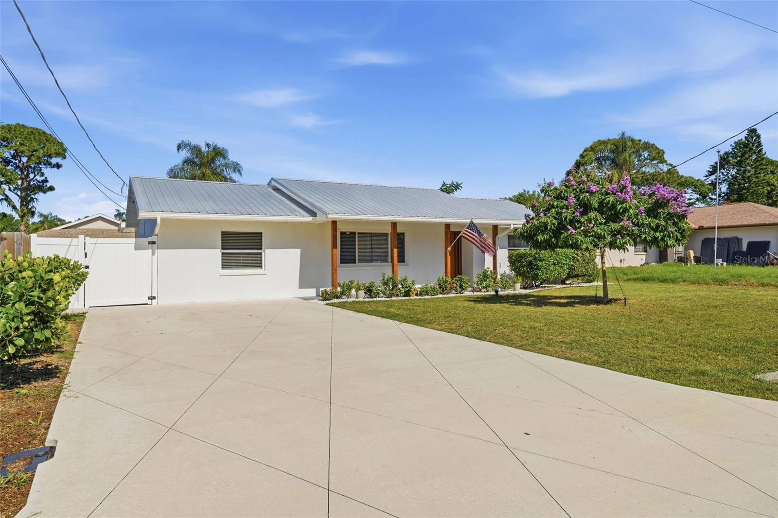 2600 CAMBRIDGE DR, Sarasota, FL 34232
