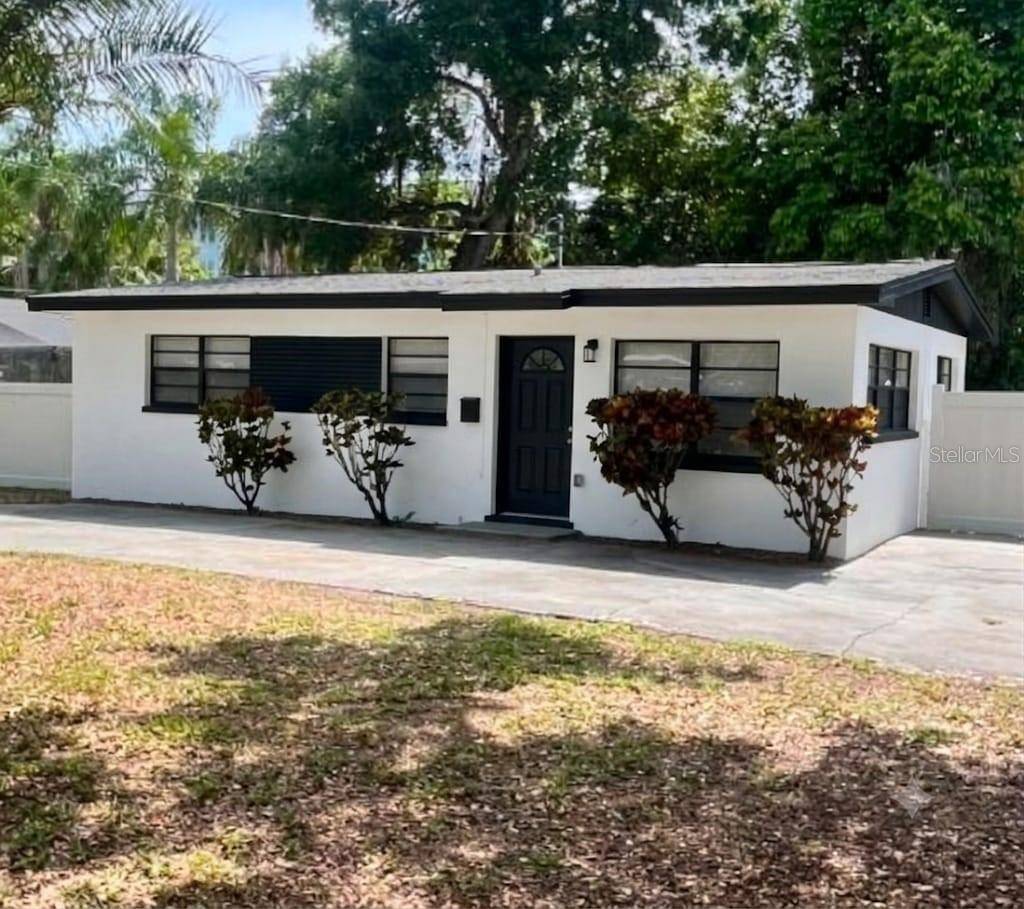 327 BARBARA CIR, Belleair, FL 33756