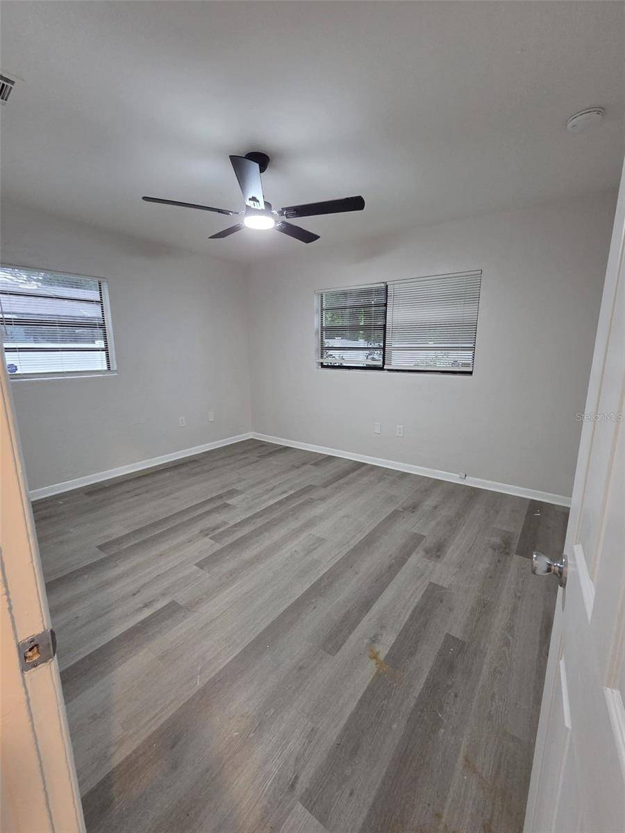 327 BARBARA CIR, Belleair, FL 33756