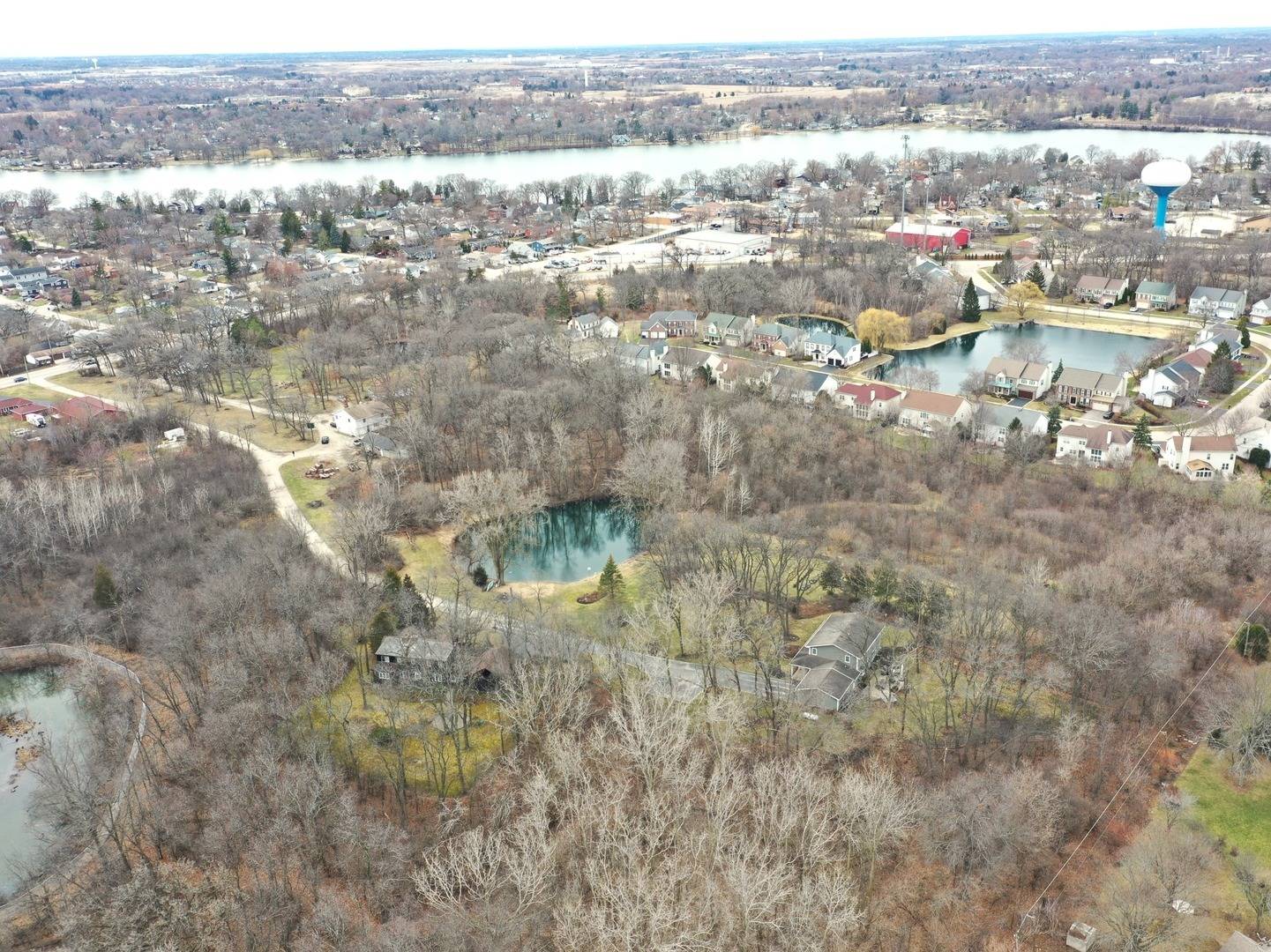 18238 W Gages Lake RD, Grayslake, IL 60030
