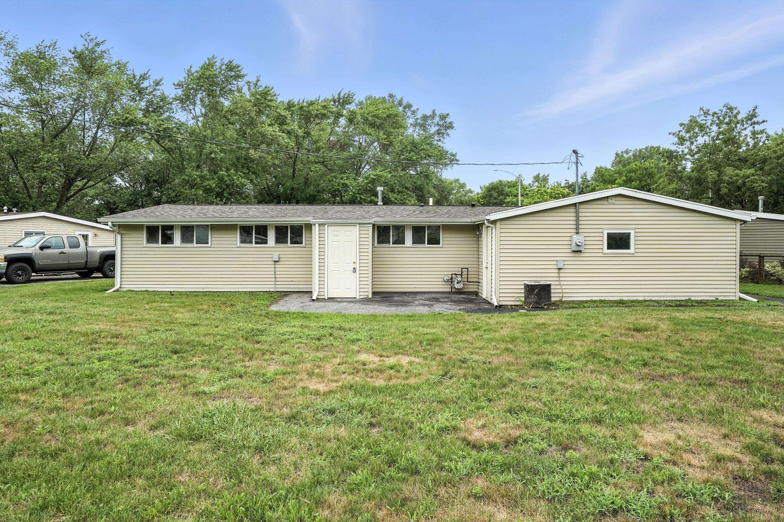 1518 Sunnybrook Avenue, Dyer, IN 46311