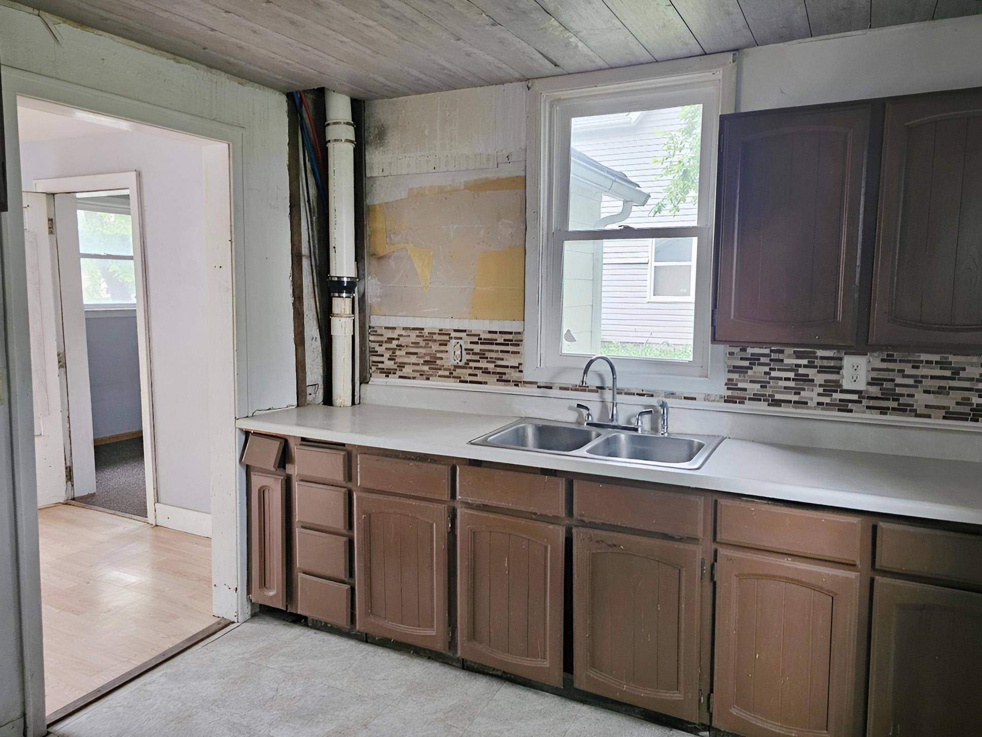 1009 11th AVE, Clarkfield, MN 56223