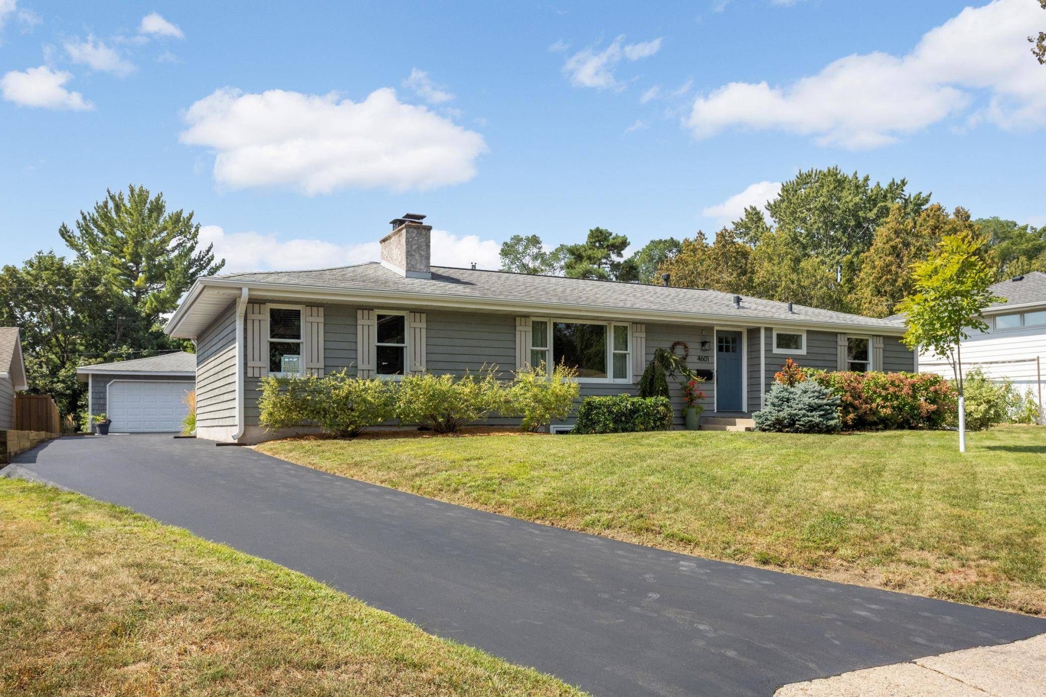 4601 W 111th ST, Bloomington, MN 55437