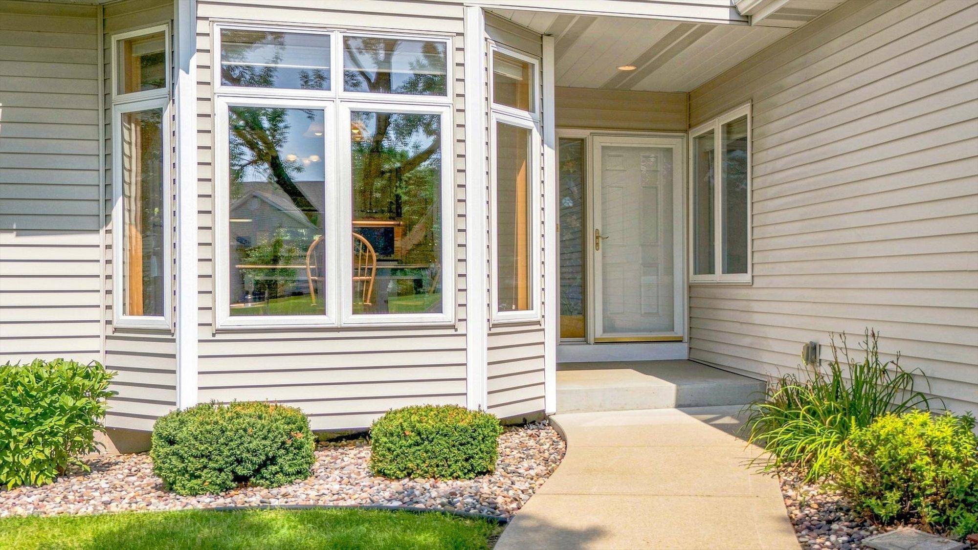 2774 Boulder DR, Burnsville, MN 55337