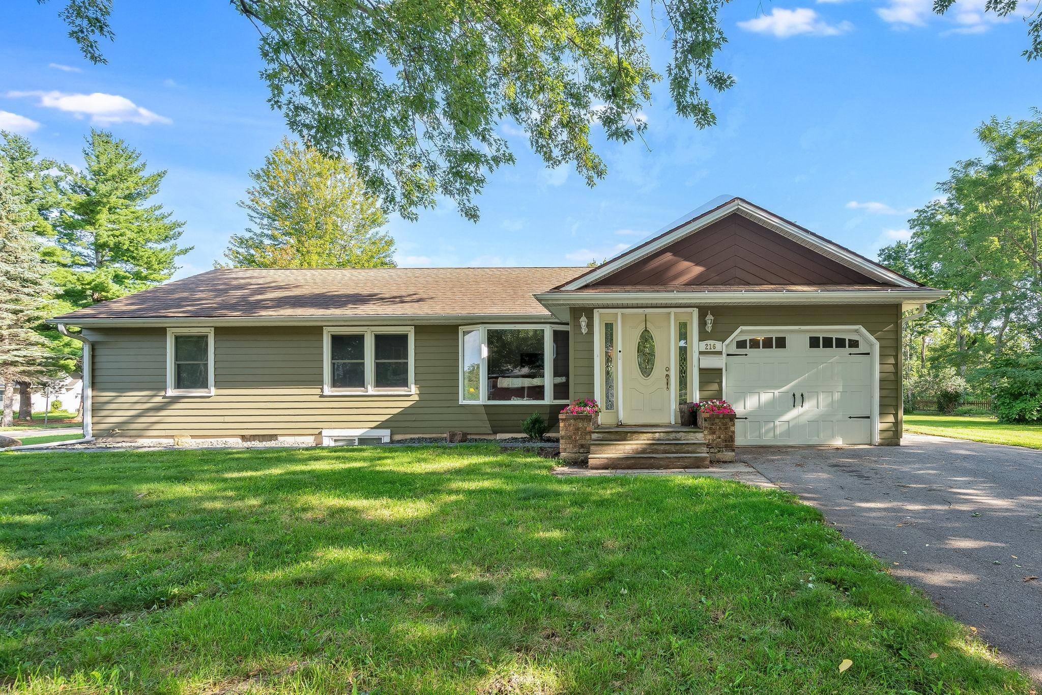 216 Haynes ST, Mankato, MN 56001