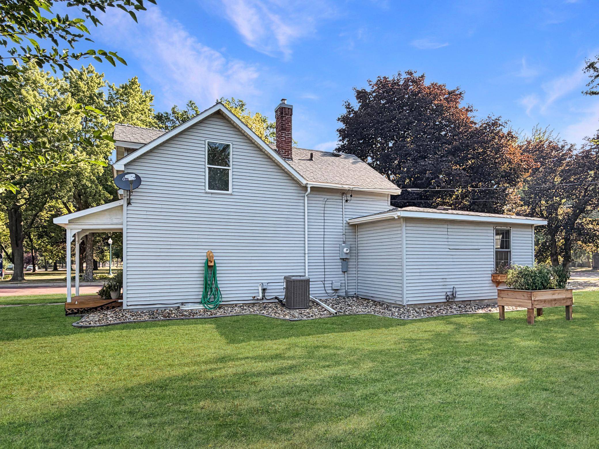 284 2nd ST, Tracy, MN 56175
