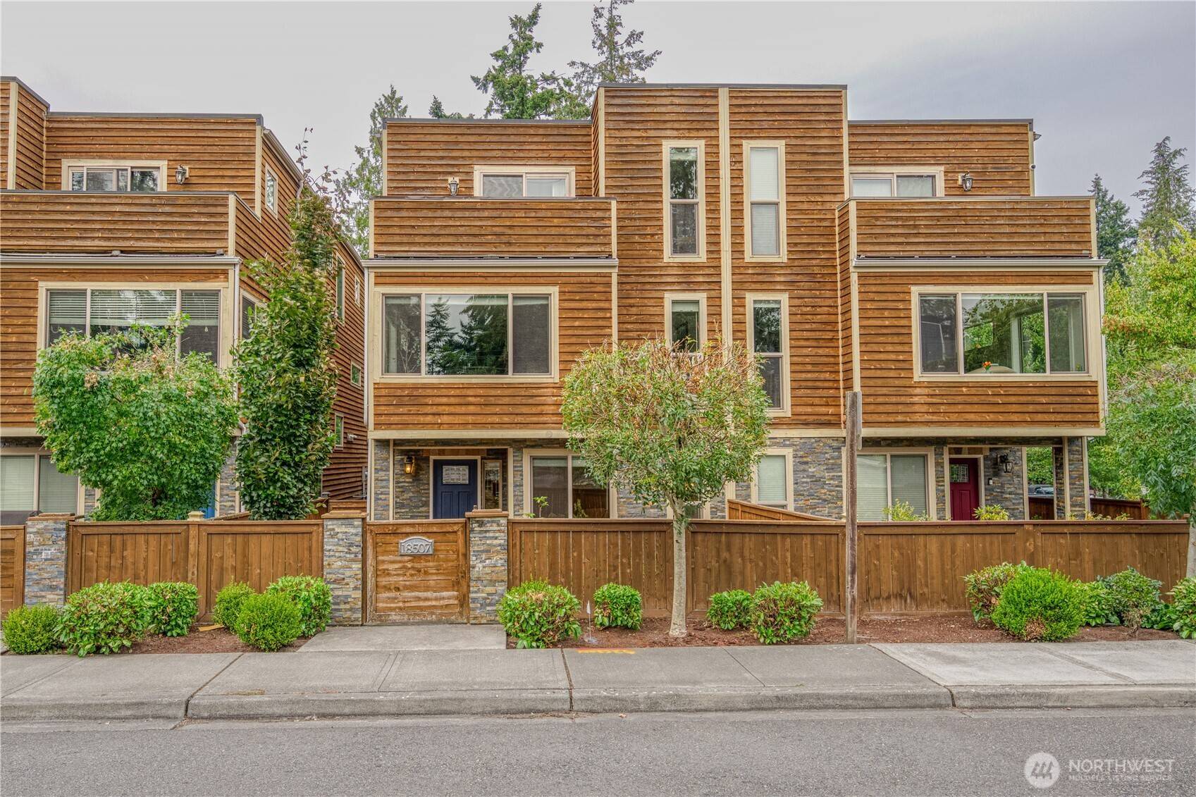 18507 71st AVE NE, Kenmore, WA 98028