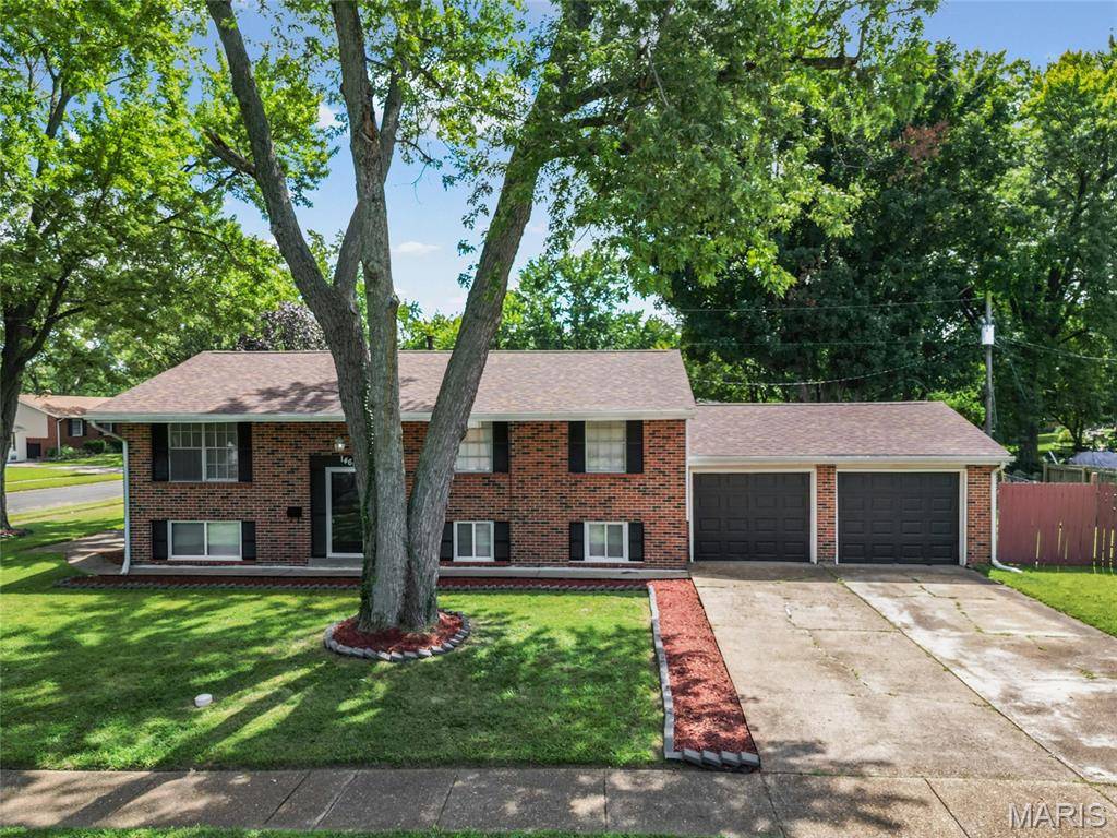 1460 Fox Run DR, Florissant, MO 63033