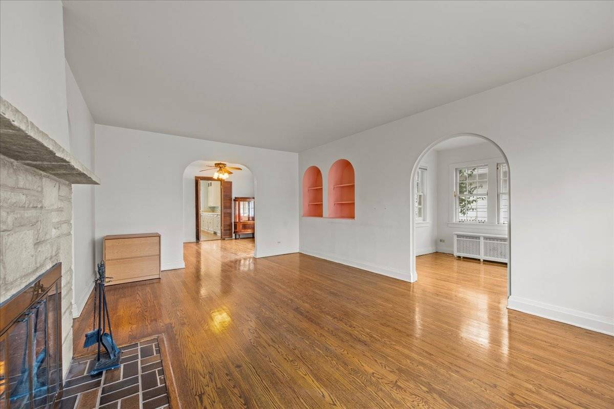 1767 Clifton AVE, Highland Park, IL 60035