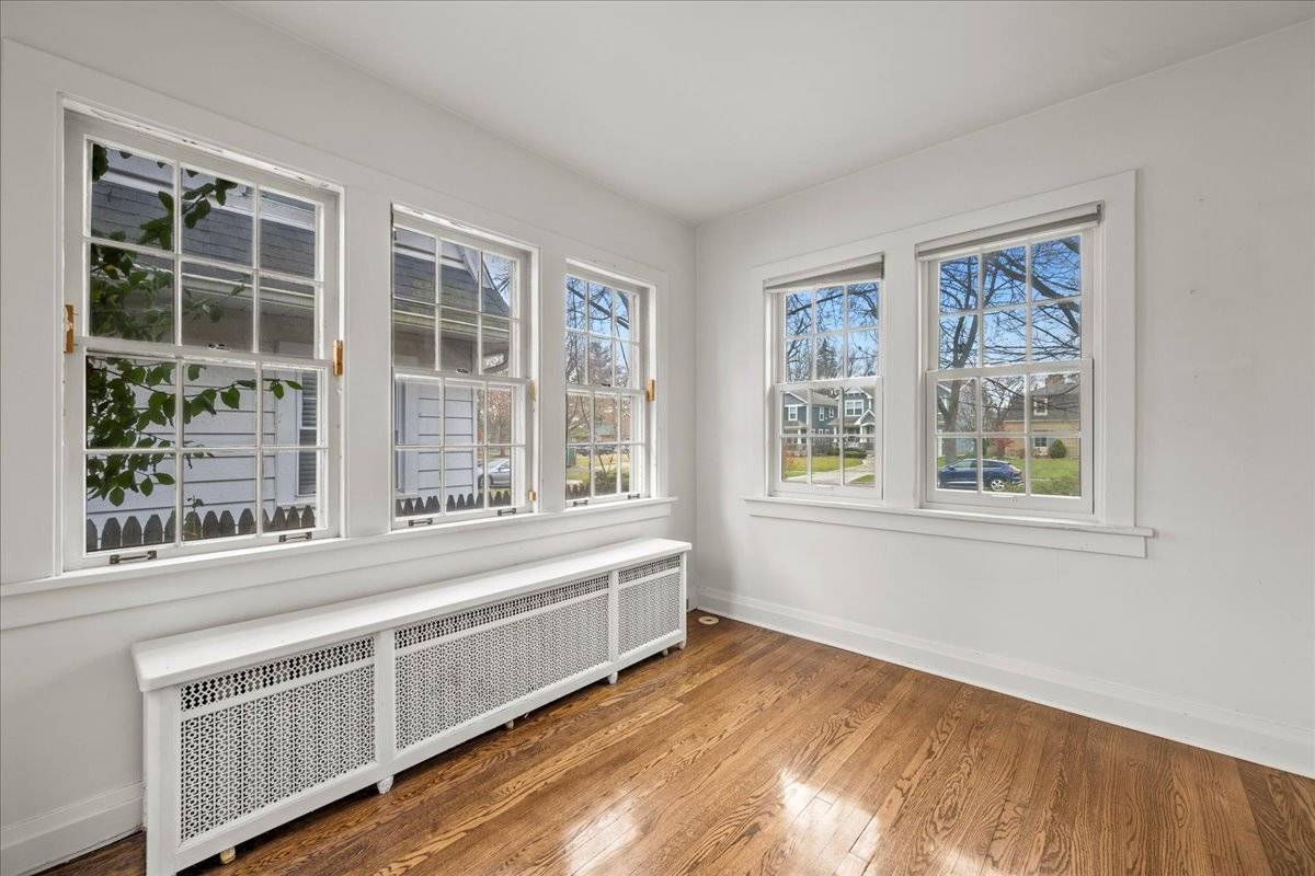 1767 Clifton AVE, Highland Park, IL 60035