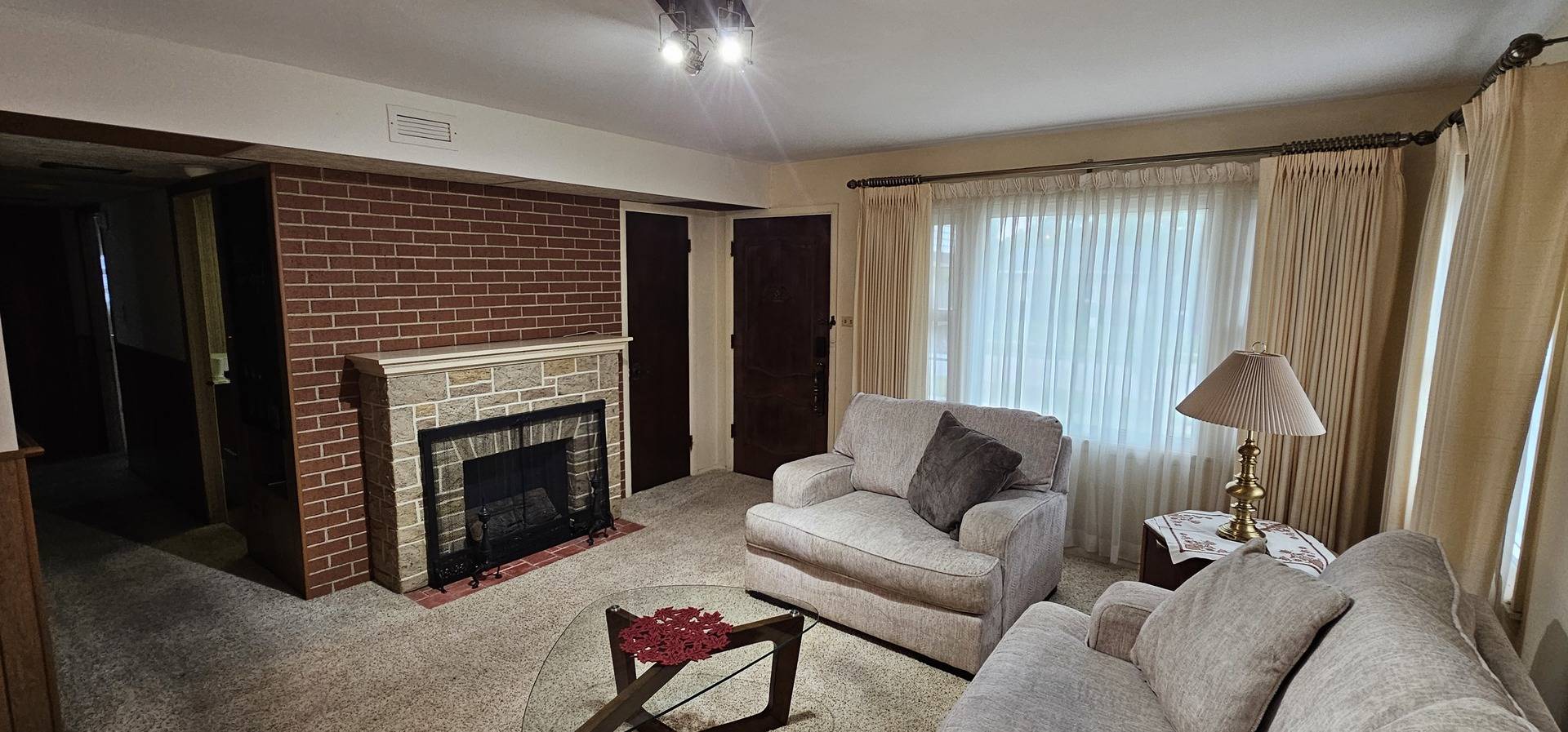 2402 Cedar ST, Rolling Meadows, IL 60008