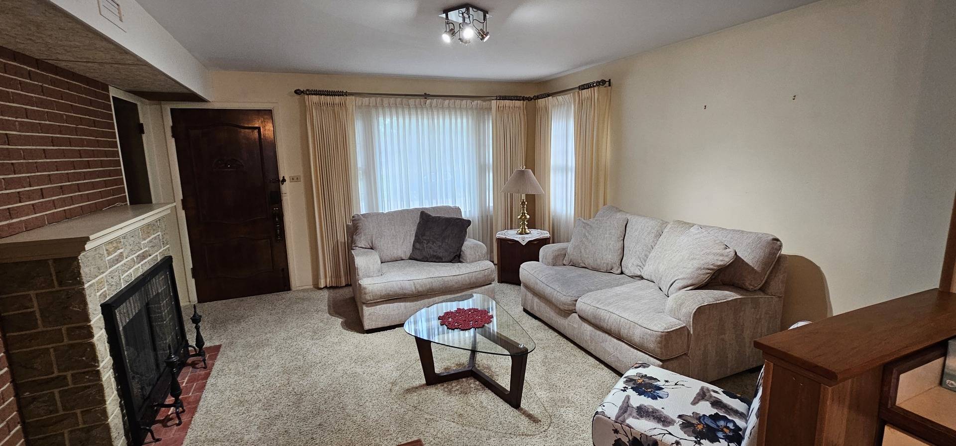2402 Cedar ST, Rolling Meadows, IL 60008