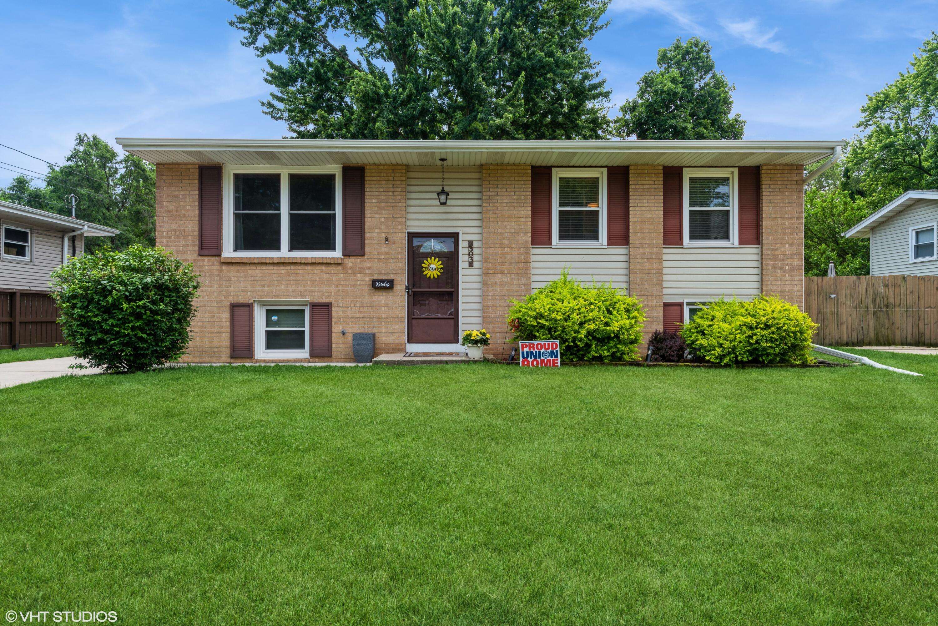 303 W 8th PL, Hobart, IN 46342