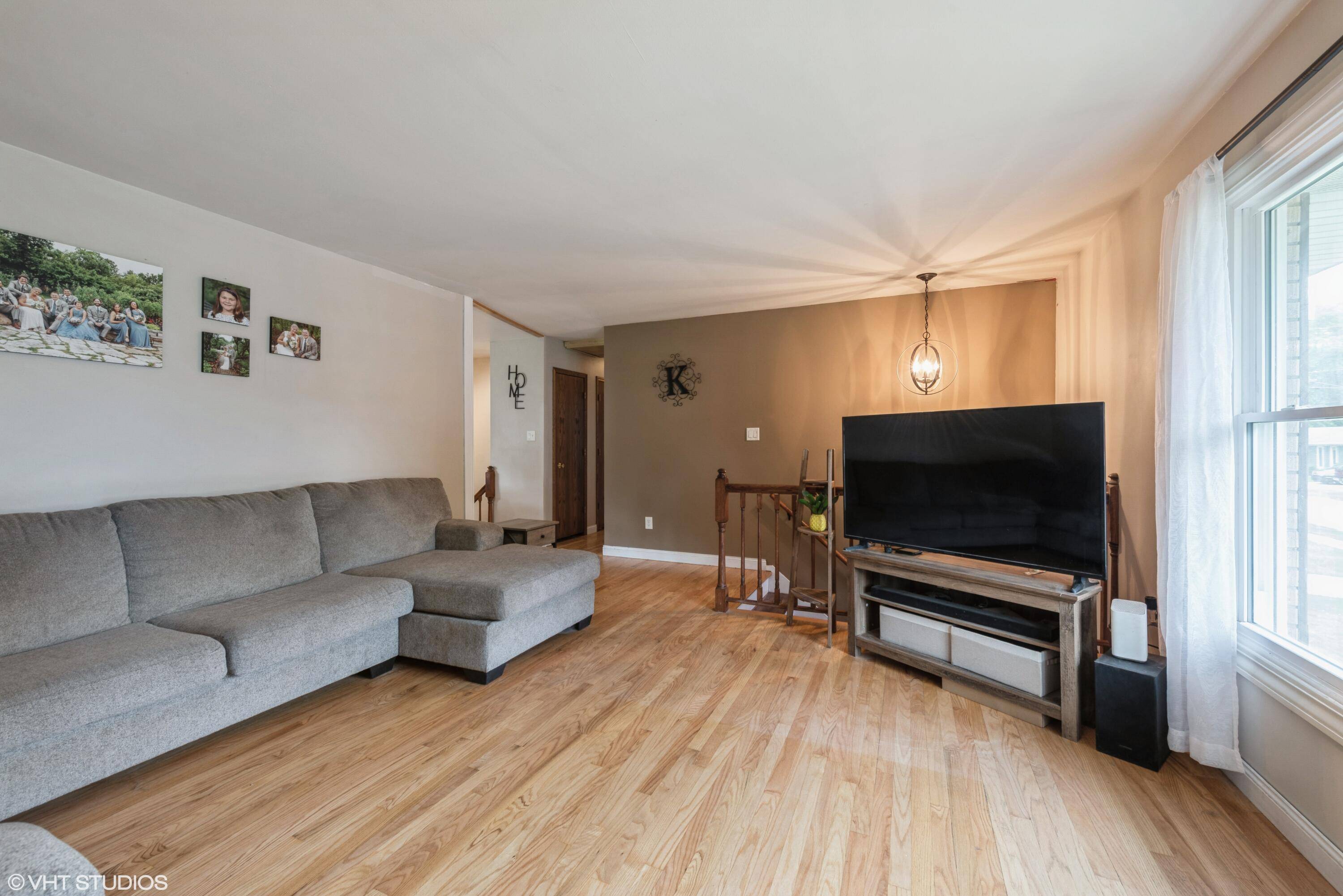 303 W 8th PL, Hobart, IN 46342