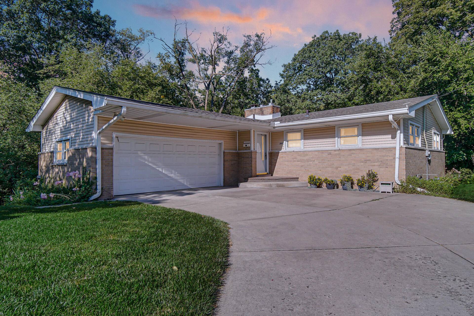 360 Cherry LN, Hobart, IN 46342