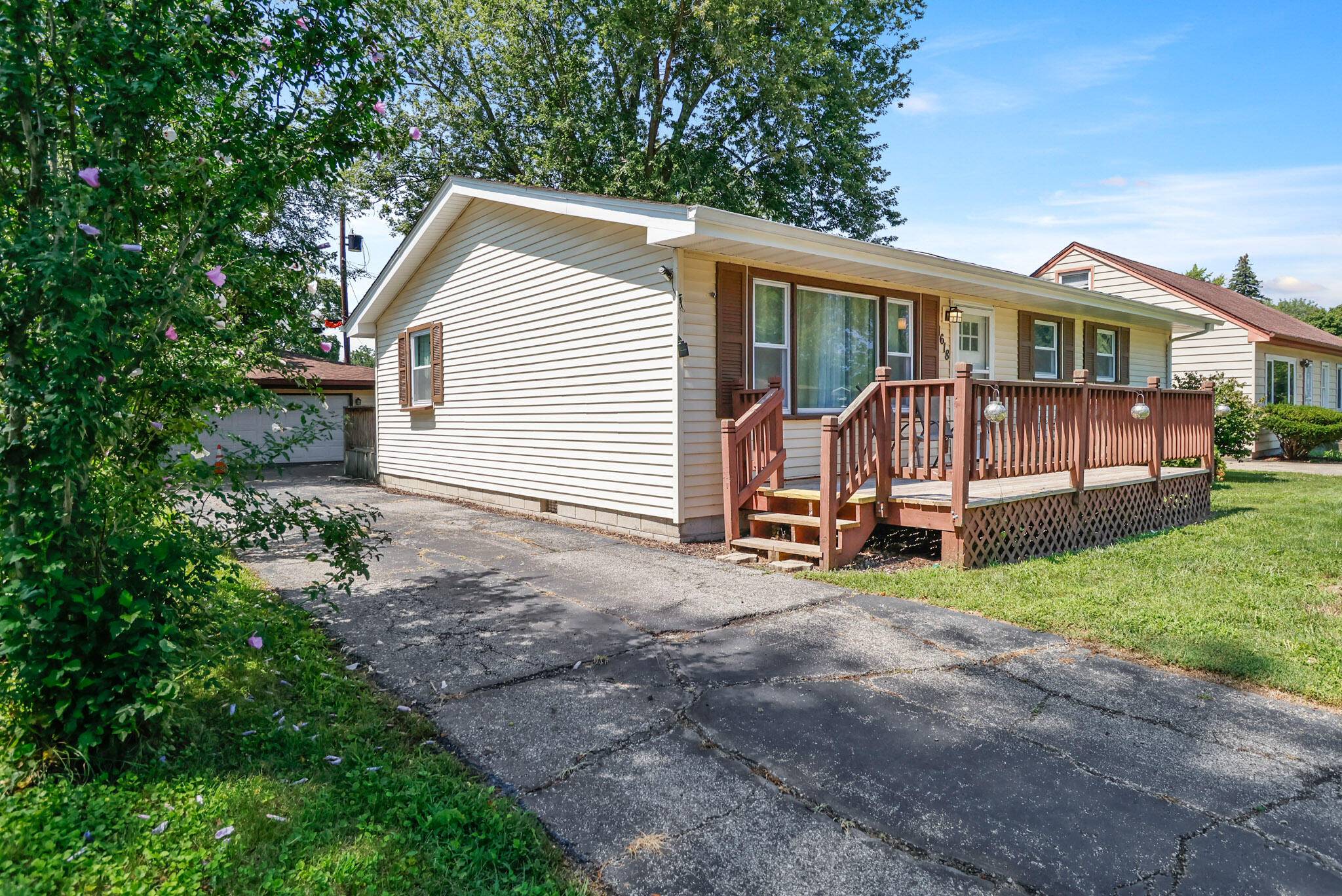 1618 Minnesota ST, Hobart, IN 46342