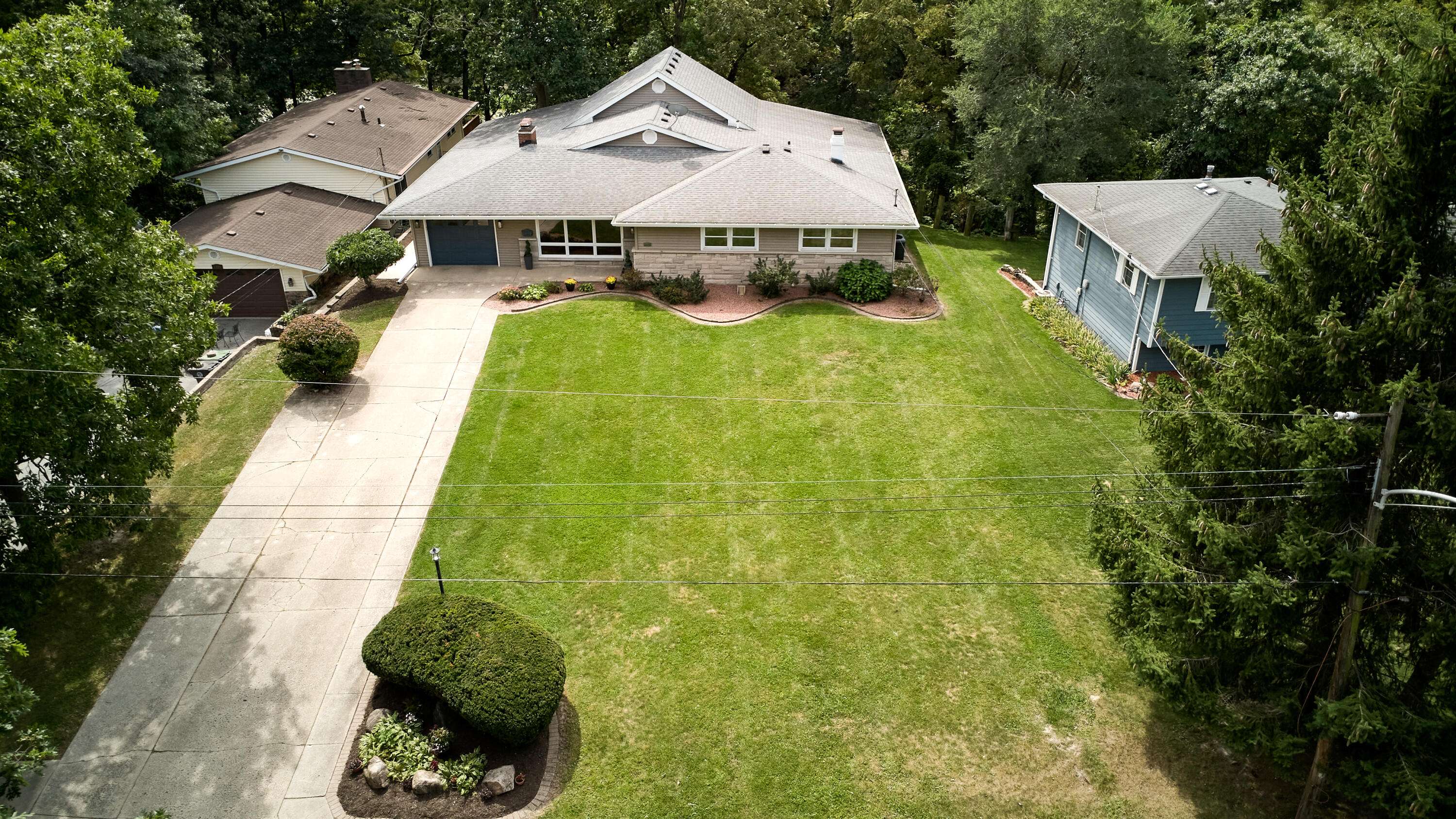 1009 Lake George DR, Hobart, IN 46342