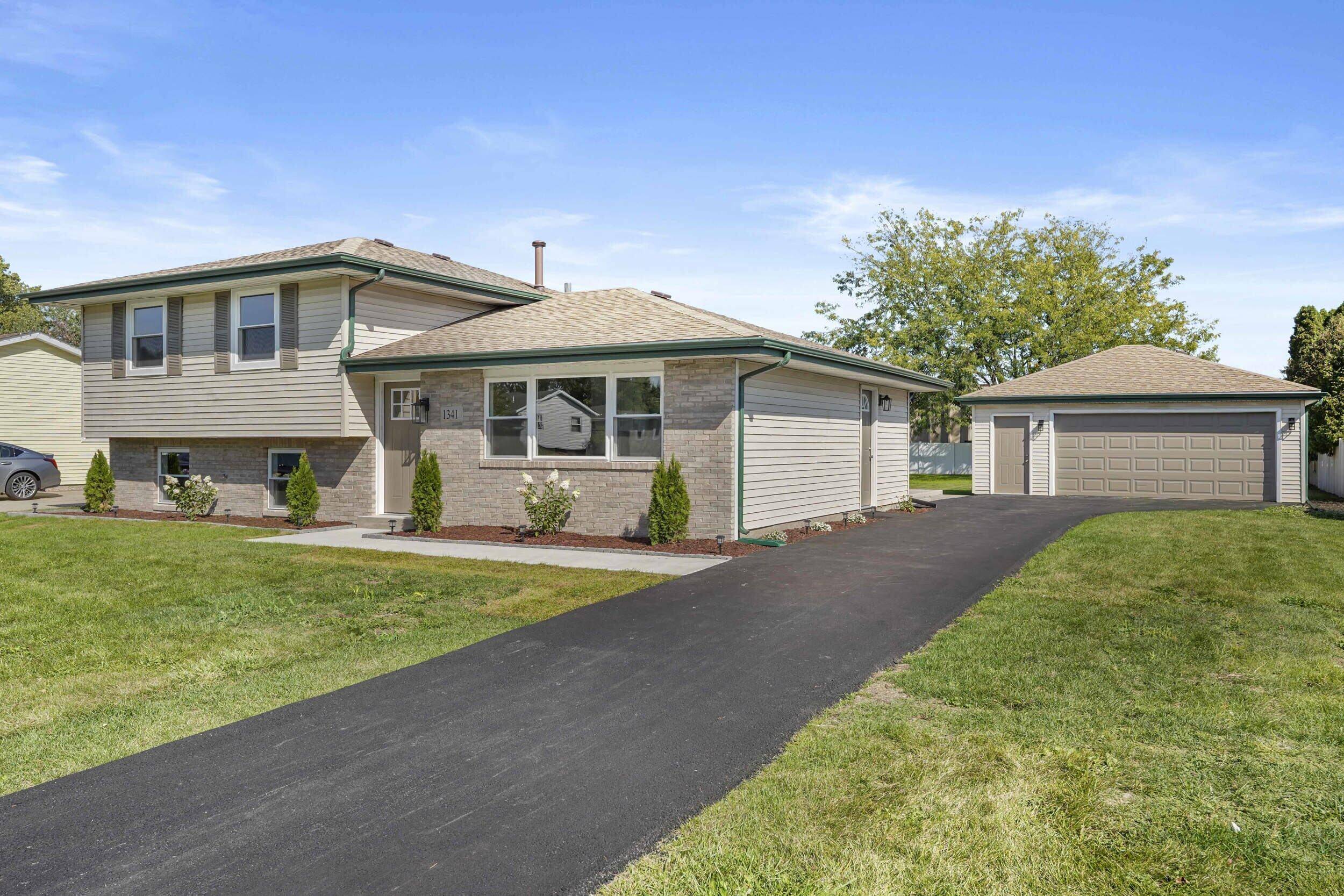 1341 Capri LN, Dyer, IN 46311