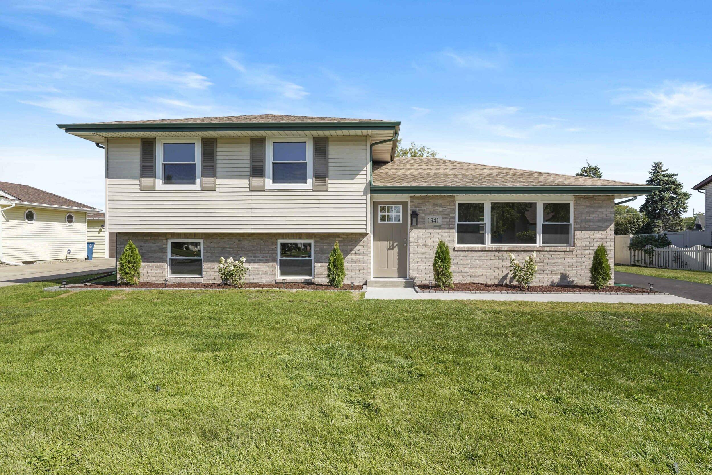 1341 Capri LN, Dyer, IN 46311