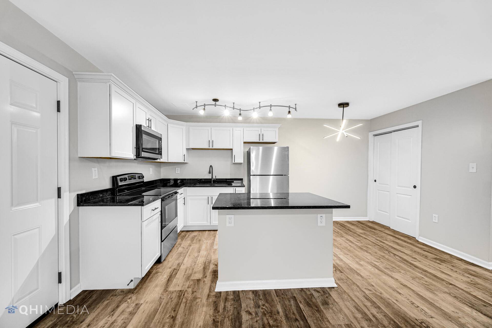 2080 E Rand ST, Hobart, IN 46342