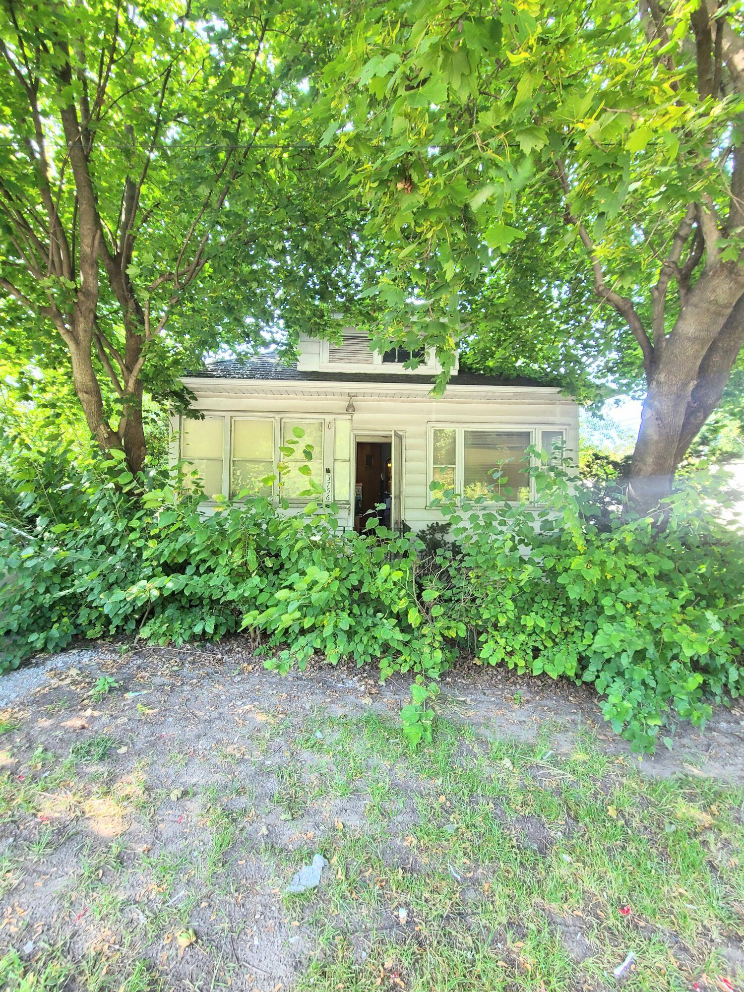 3756 Liverpool RD, Hobart, IN 46342