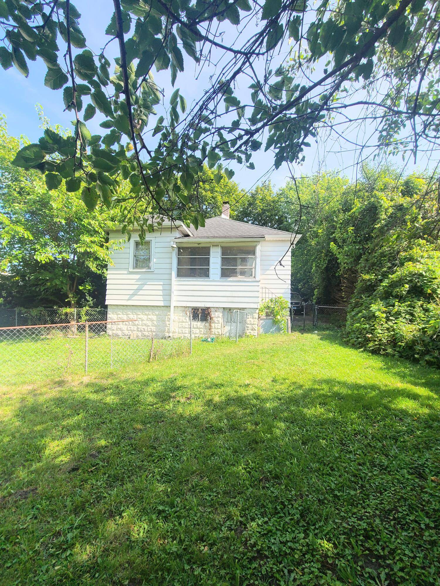 3756 Liverpool RD, Hobart, IN 46342