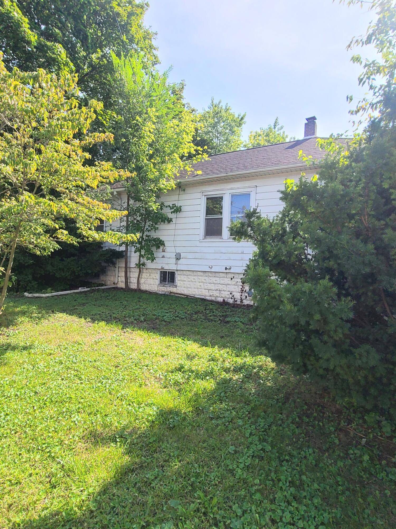 3756 Liverpool RD, Hobart, IN 46342