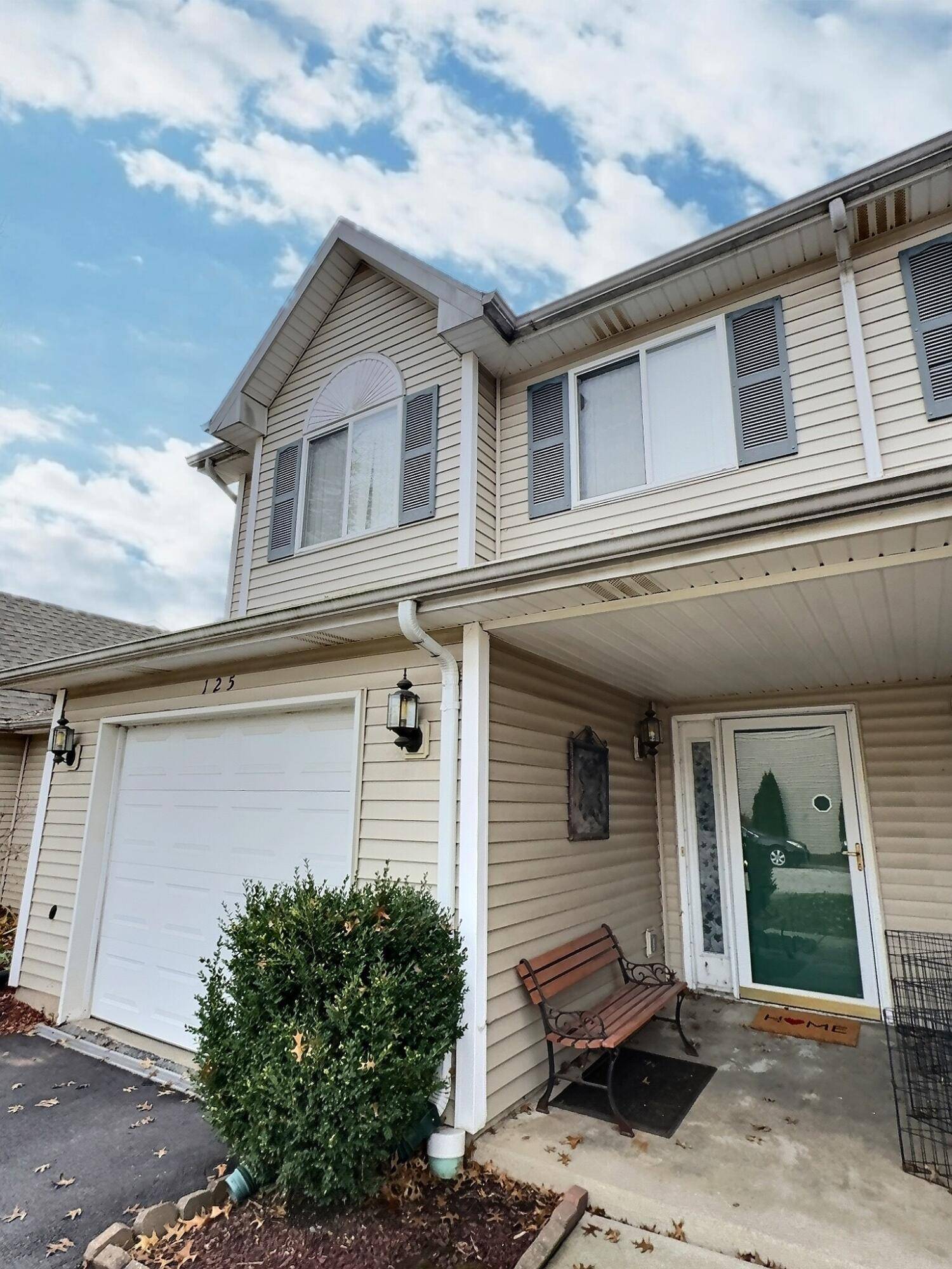 125 Beacon DR, Hobart, IN 46342
