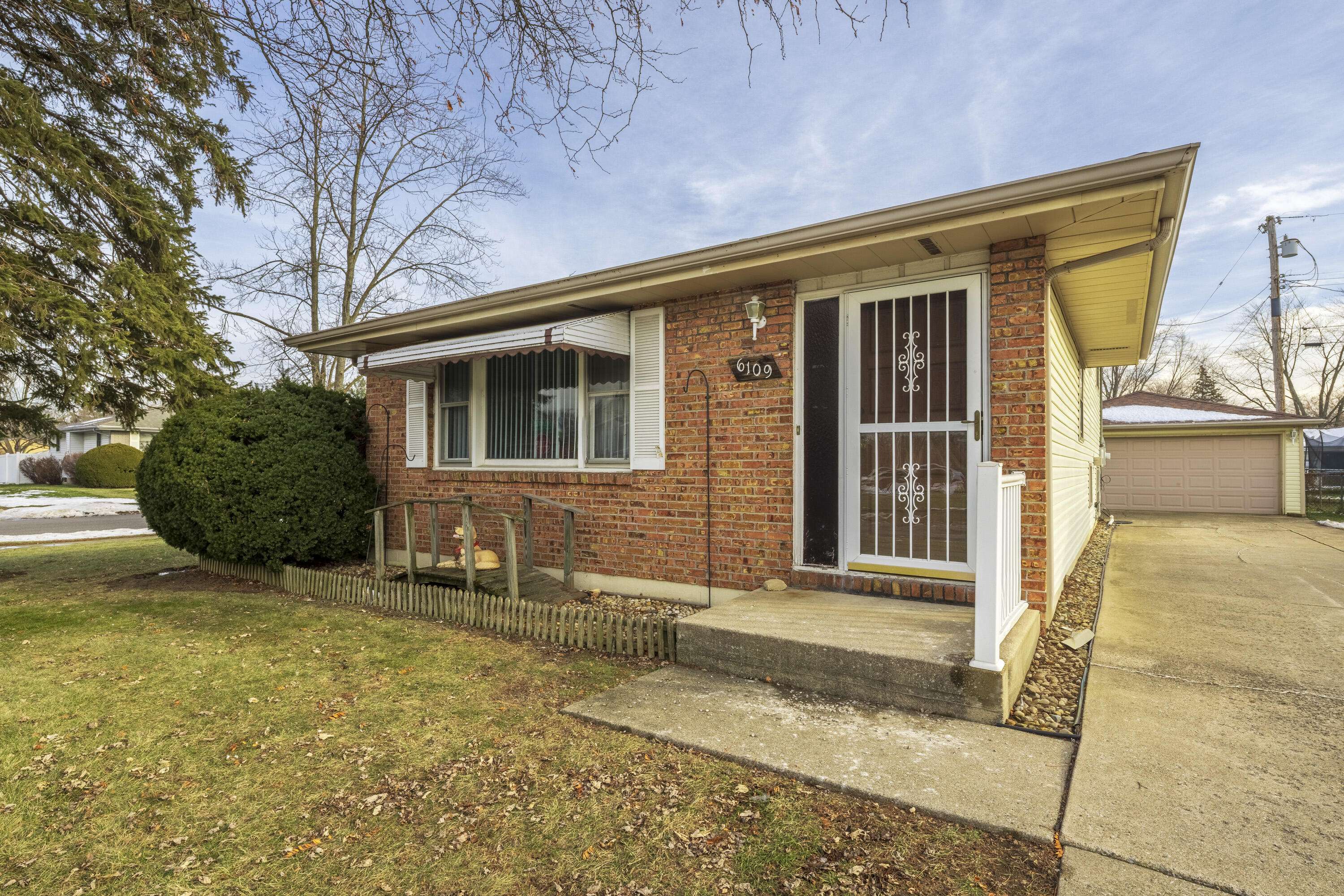6109 Wisconsin ST, Hobart, IN 46342
