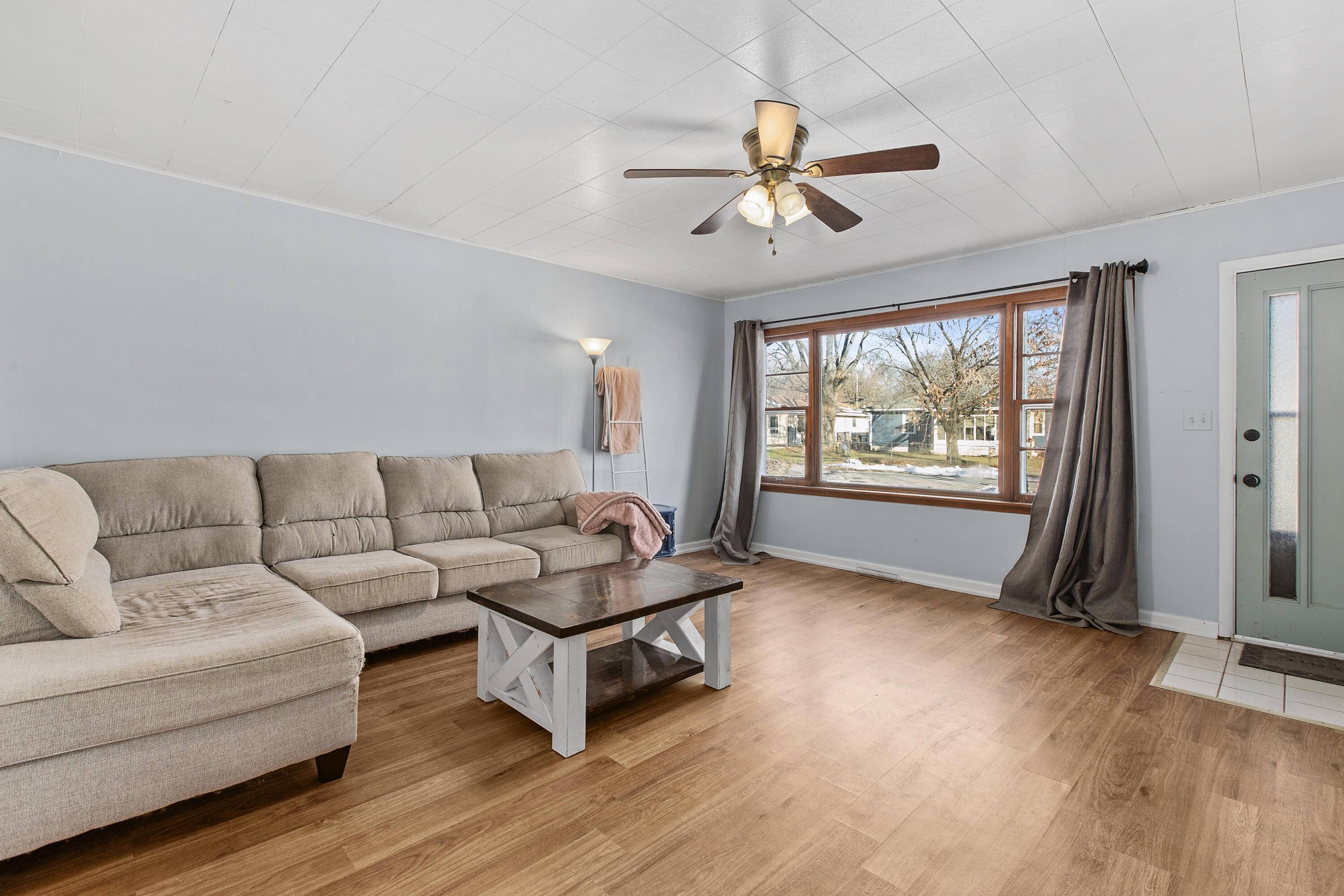 1614 Vine Court, Hobart, IN 46342