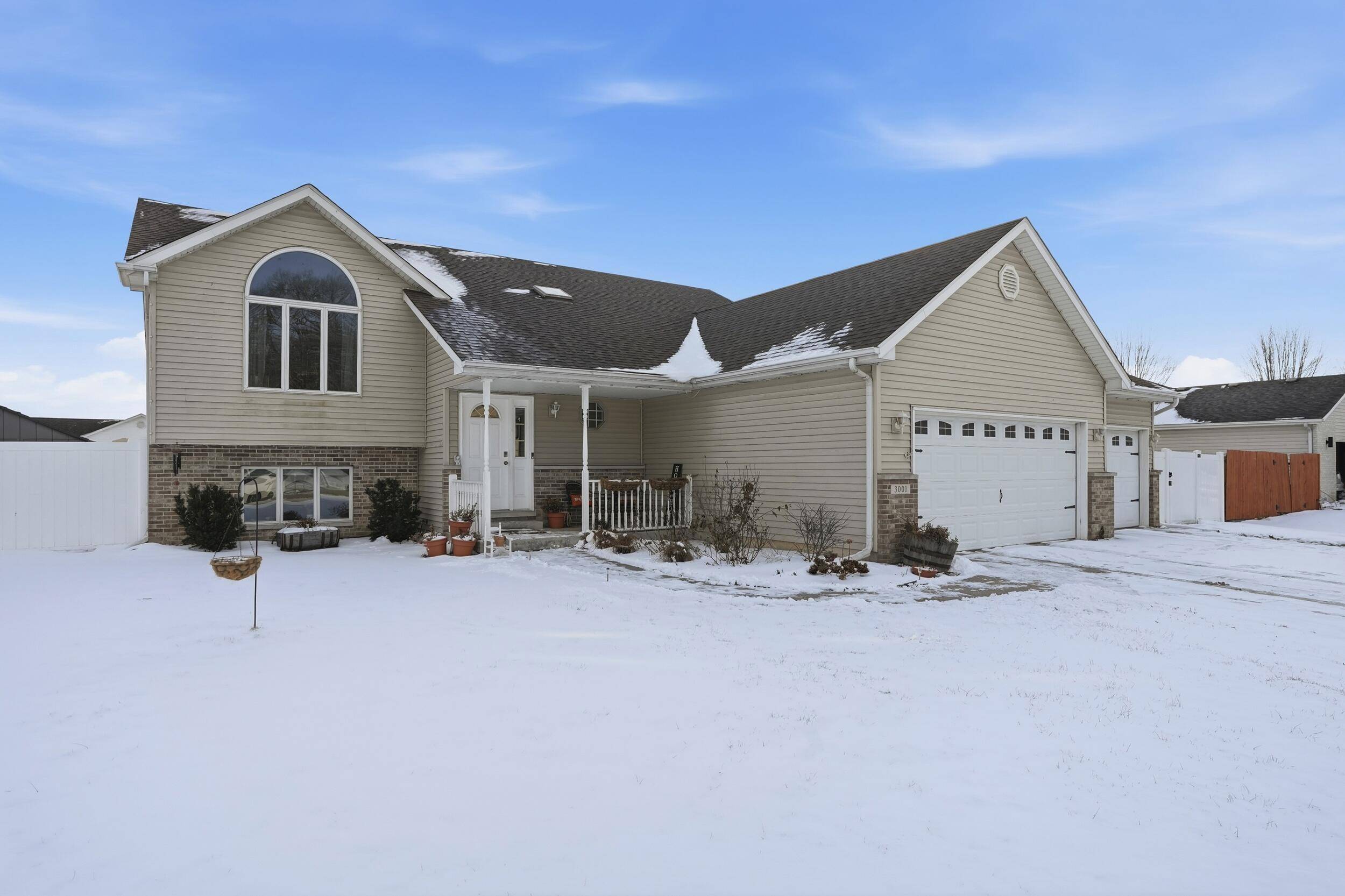 3001 Emerald DR, Hobart, IN 46342
