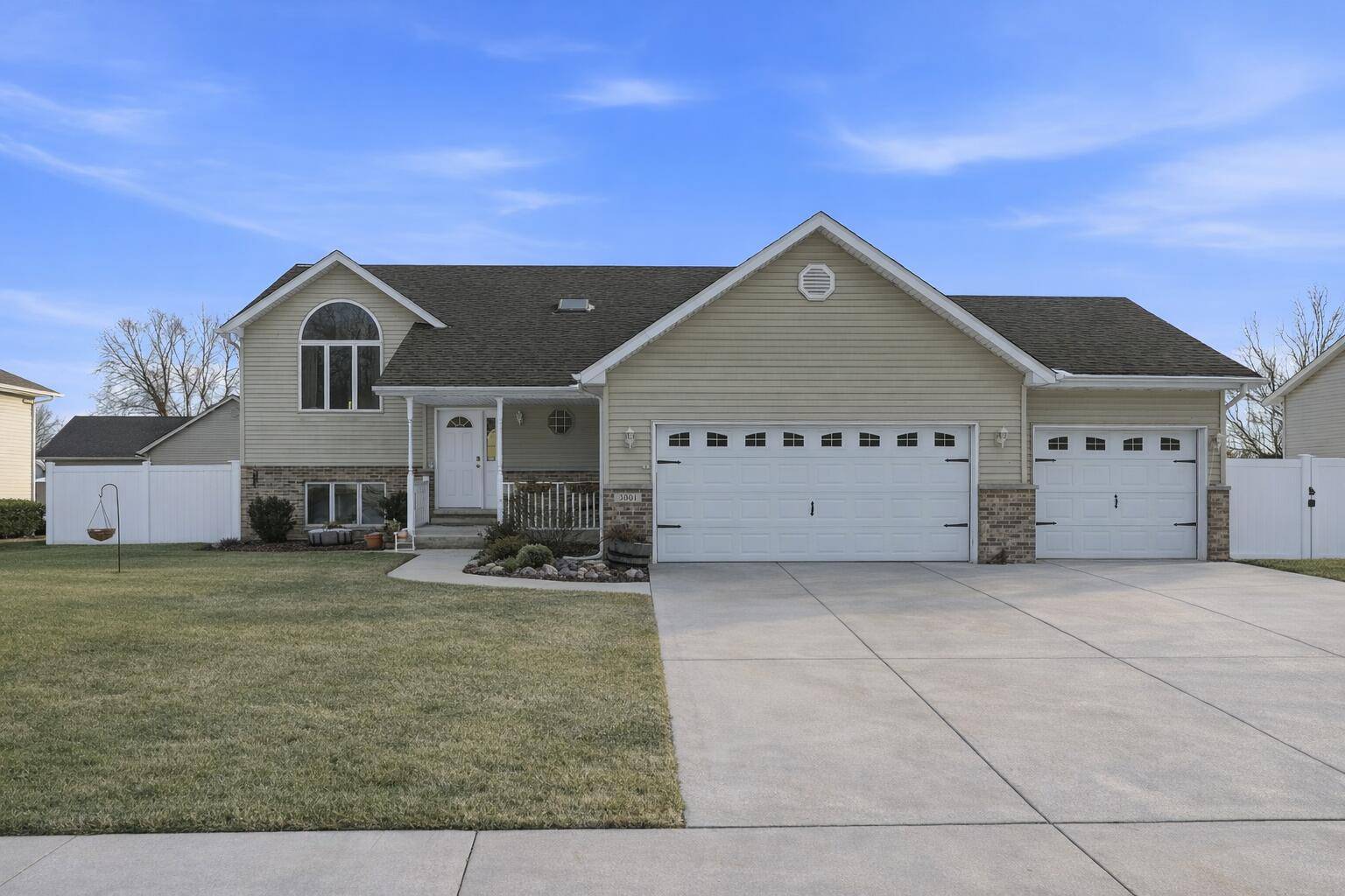 3001 Emerald DR, Hobart, IN 46342