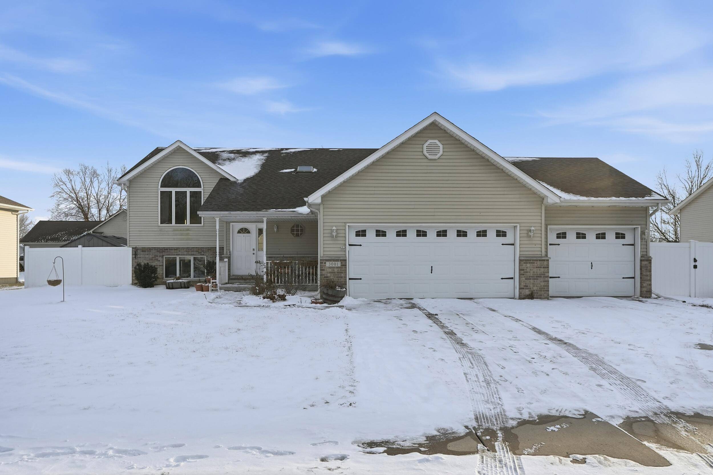 3001 Emerald DR, Hobart, IN 46342